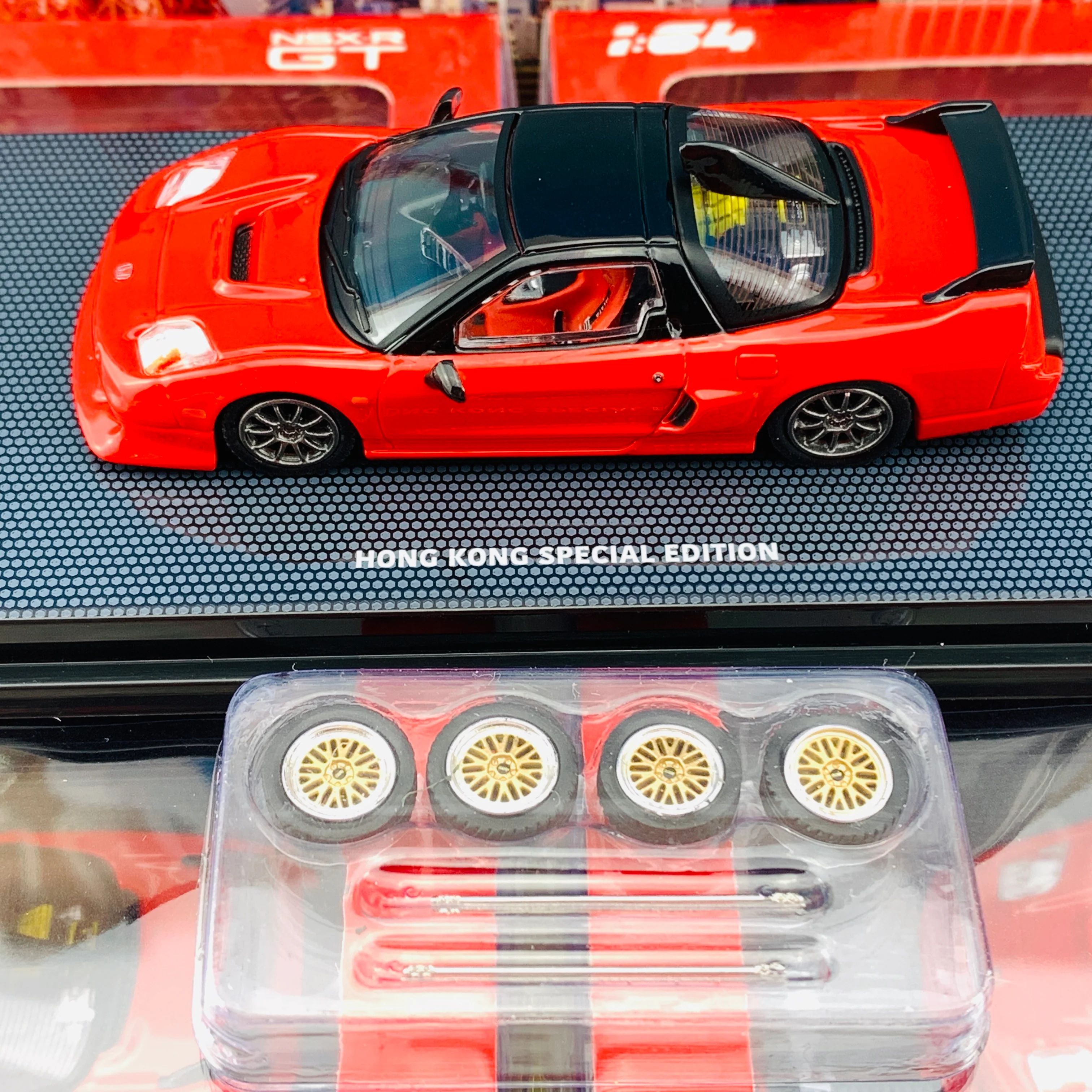 INNO64 HONDA NSX-R GT Hong Kong Special Edition RED with Extra Wheels IN64-NSXRGT-RED - Image 6