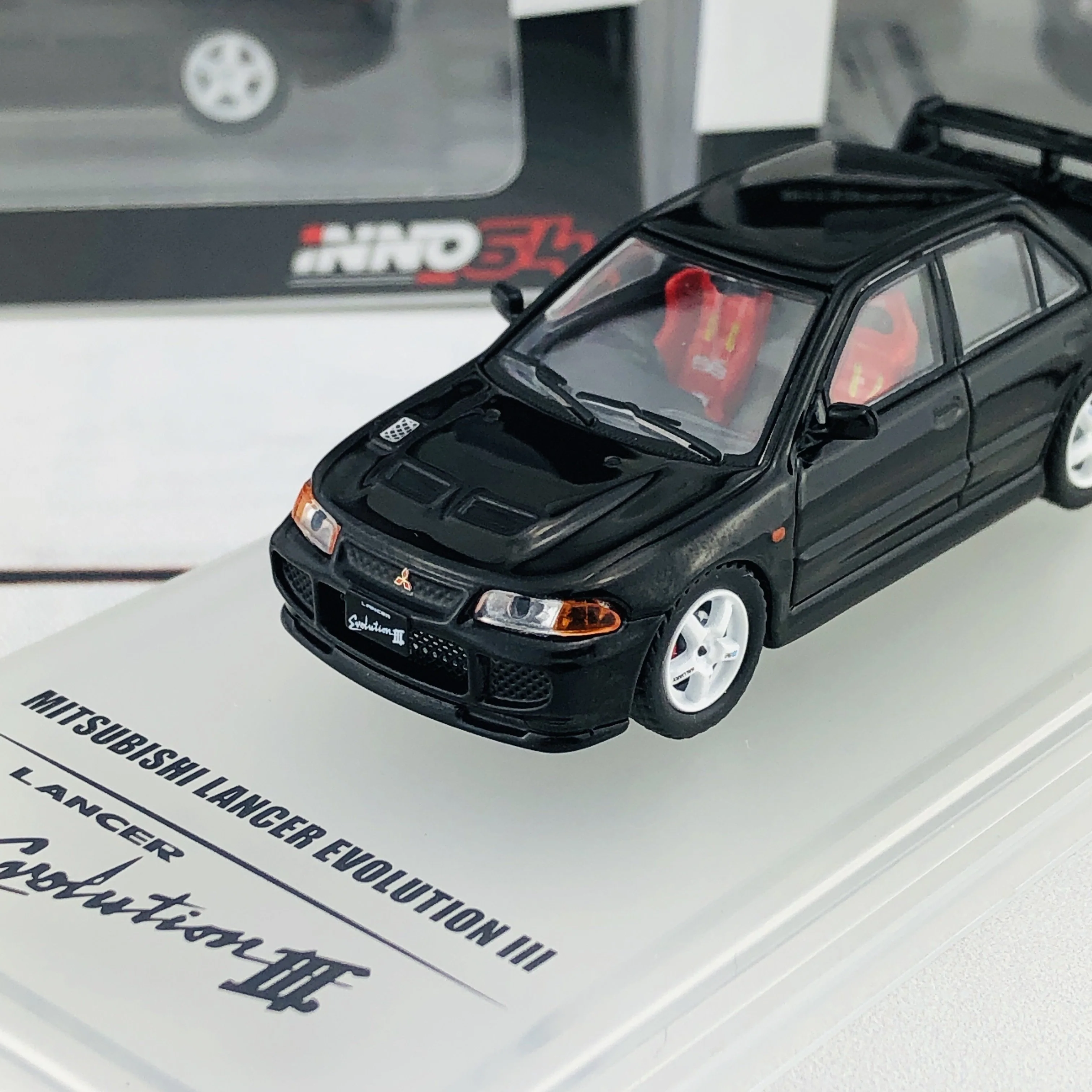 INNO64 Mitsubishi Lancer Evolution III with Extra Wheel Set IN64-EVO3-BLA - Image 3