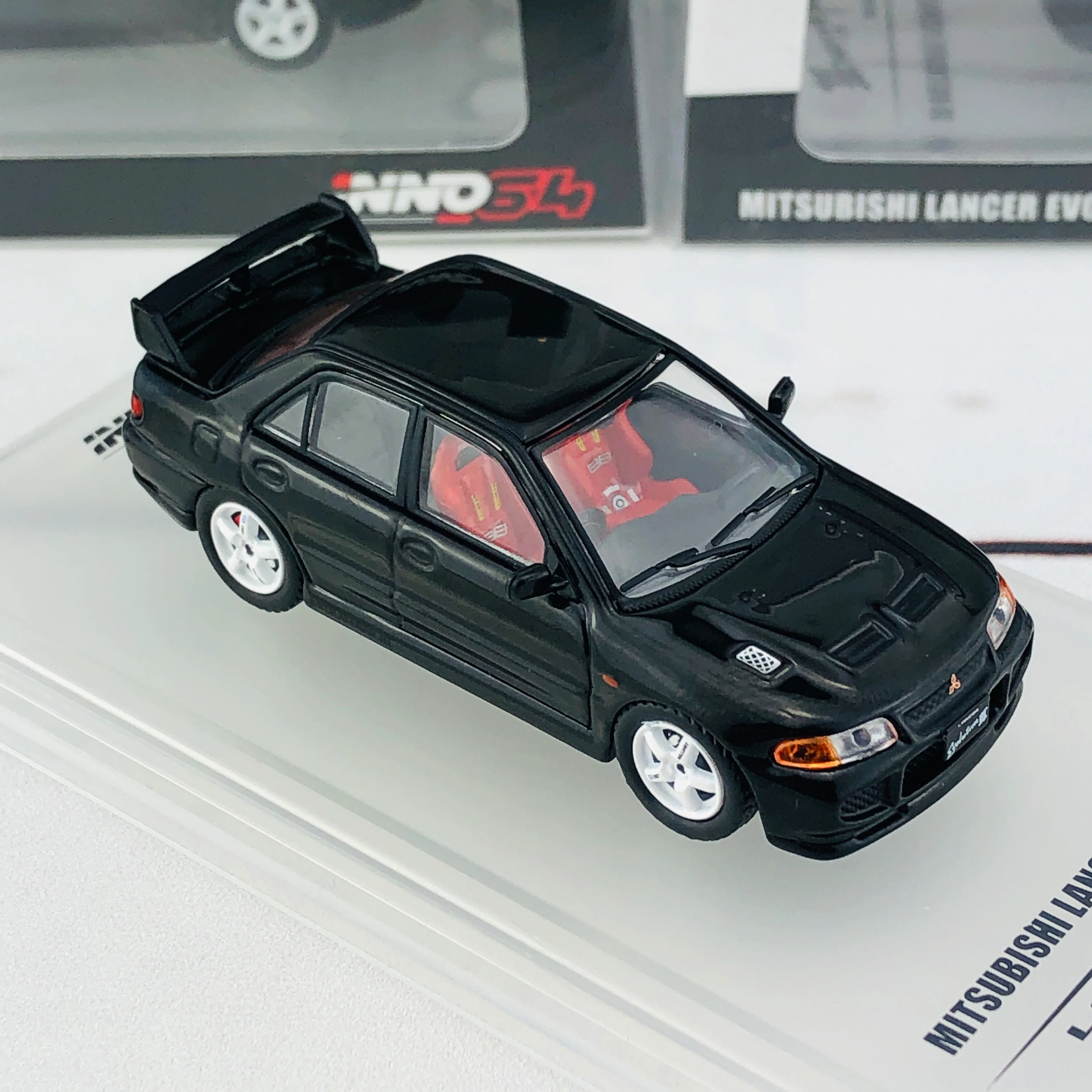INNO64 Mitsubishi Lancer Evolution III with Extra Wheel Set IN64-EVO3-BLA - Image 6