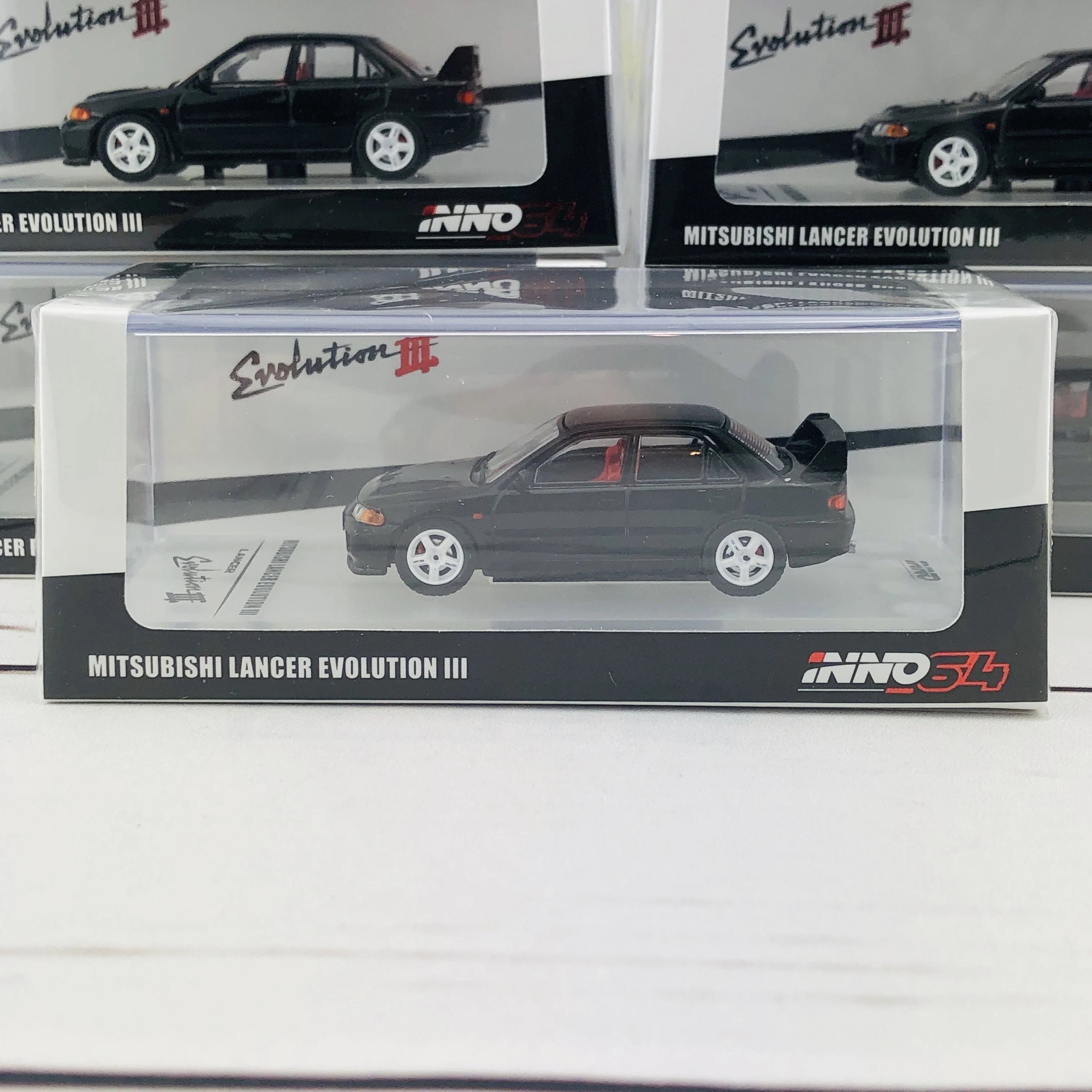 INNO64 Mitsubishi Lancer Evolution III with Extra Wheel Set IN64-EVO3-BLA - Image 9