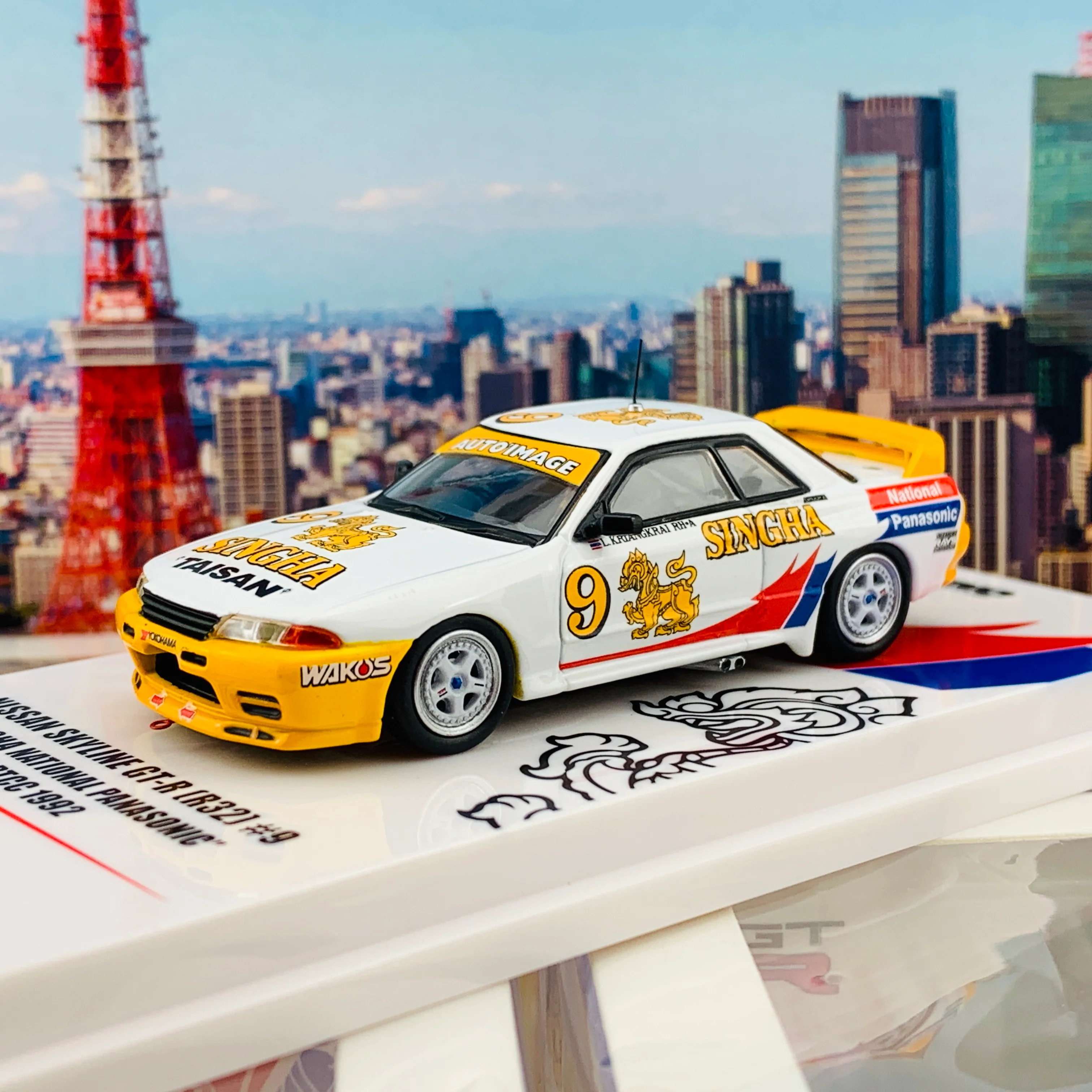 INNO64 Nissan Skyline GTR R32 #9 "Singha National Panasonic" APTCC 1992 IN64-R32-SIN92 - Image 2