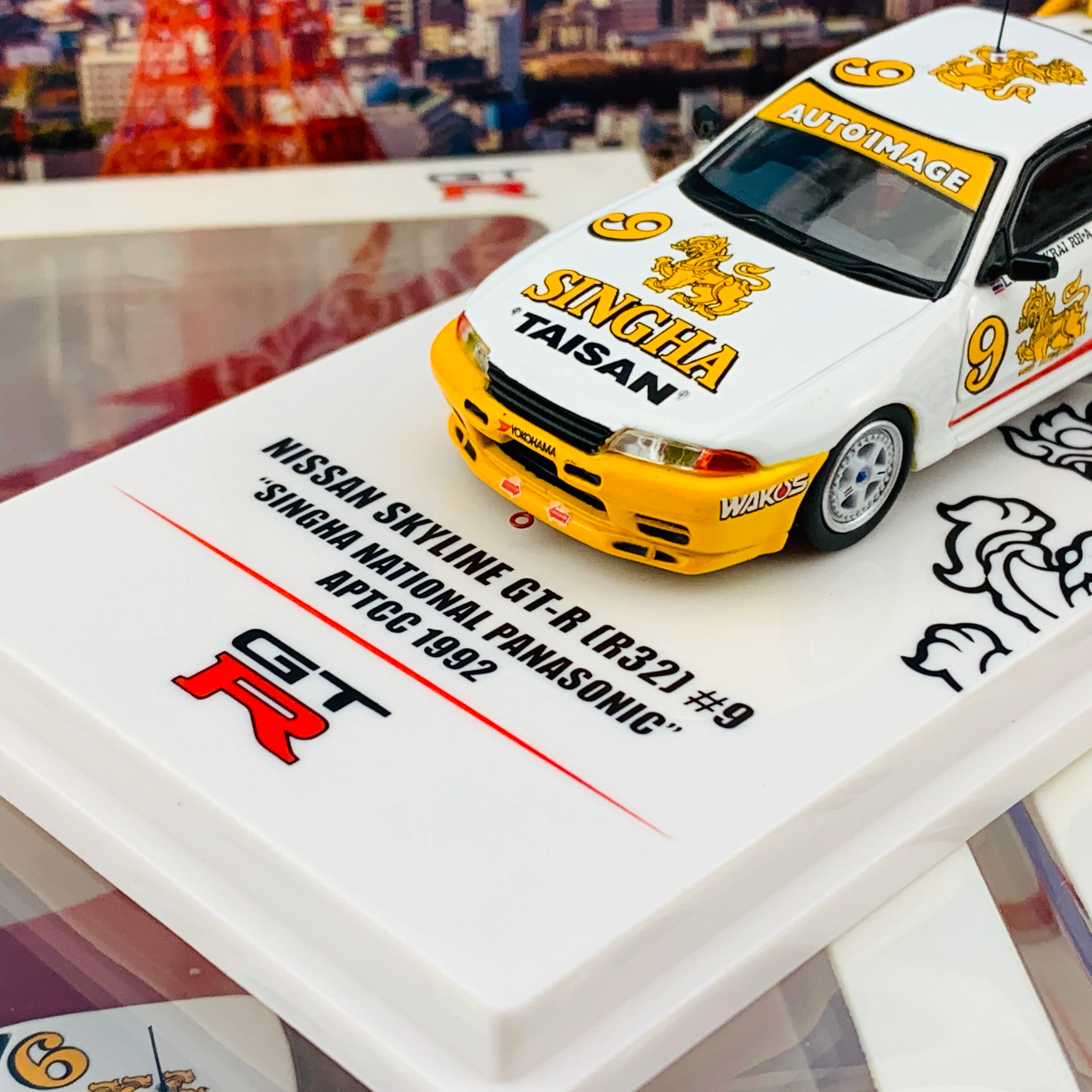 INNO64 Nissan Skyline GTR R32 #9 "Singha National Panasonic" APTCC 1992 IN64-R32-SIN92 - Image 3