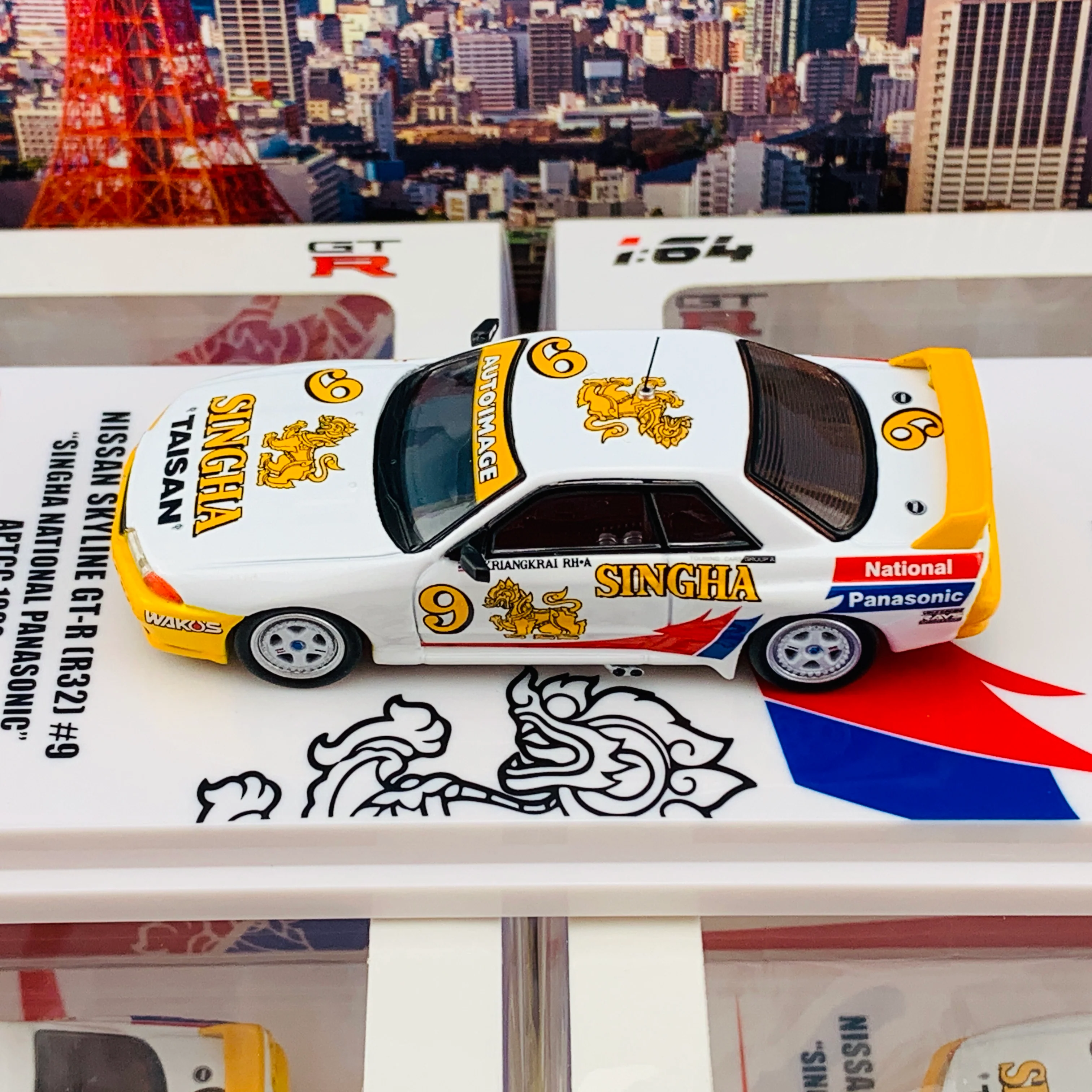 INNO64 Nissan Skyline GTR R32 #9 "Singha National Panasonic" APTCC 1992 IN64-R32-SIN92 - Image 4