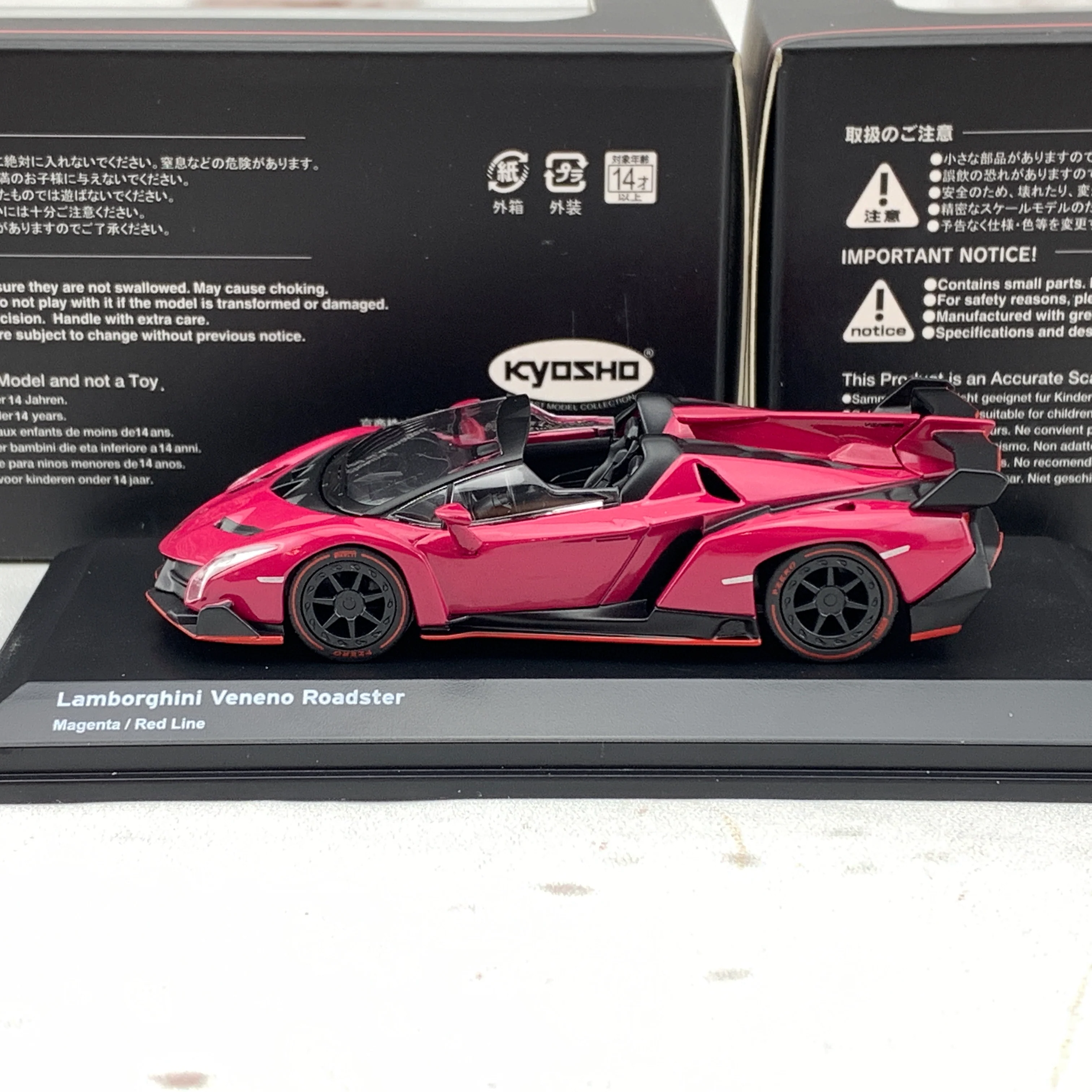 KYOSHO 1/64 Lamborghini Veneno Roadster Magenta/Red Line KS07040A3 - Image 2