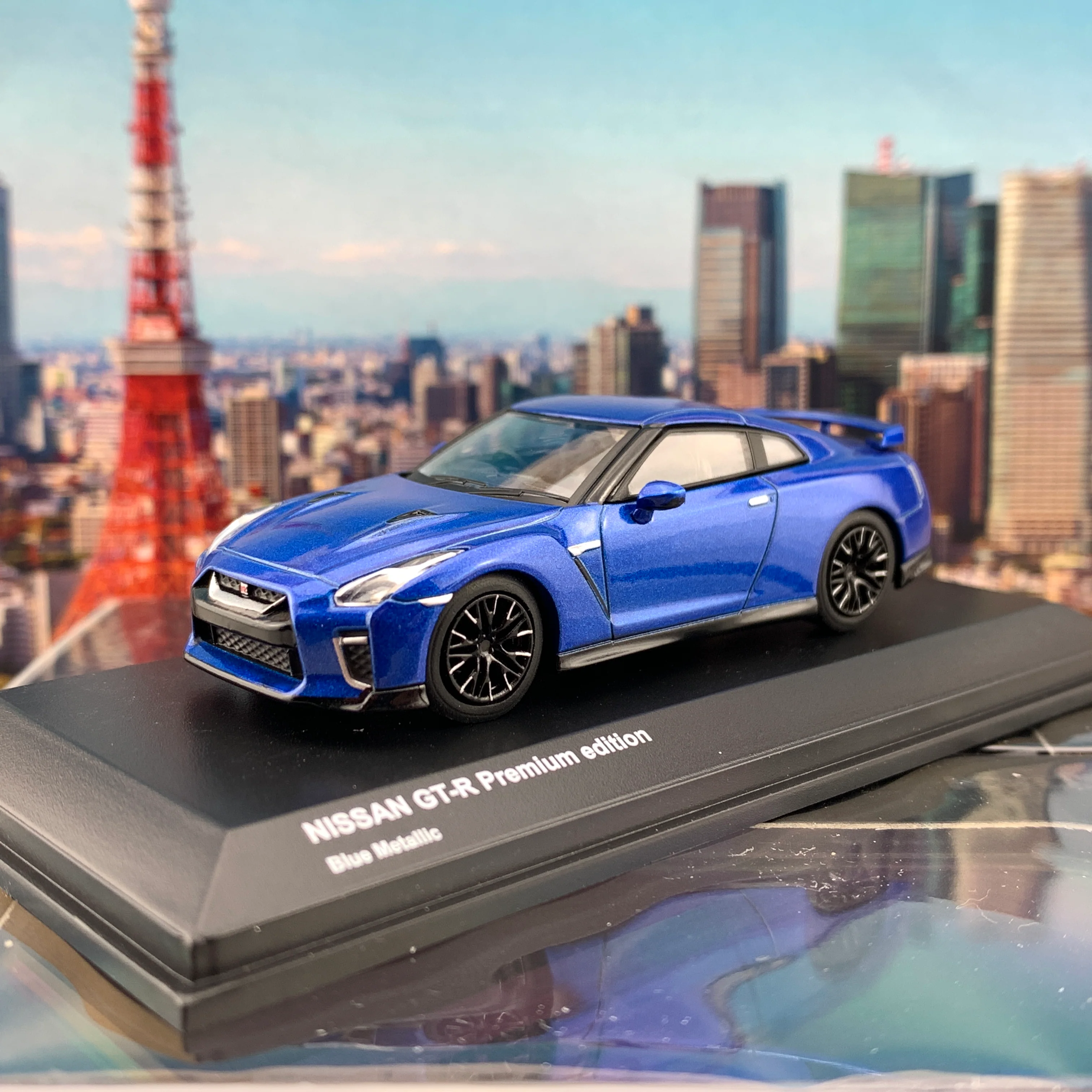 KYOSHO 1/64 NISSAN GTR Premium Edition Blue Metallic KS07067BL - Image 2