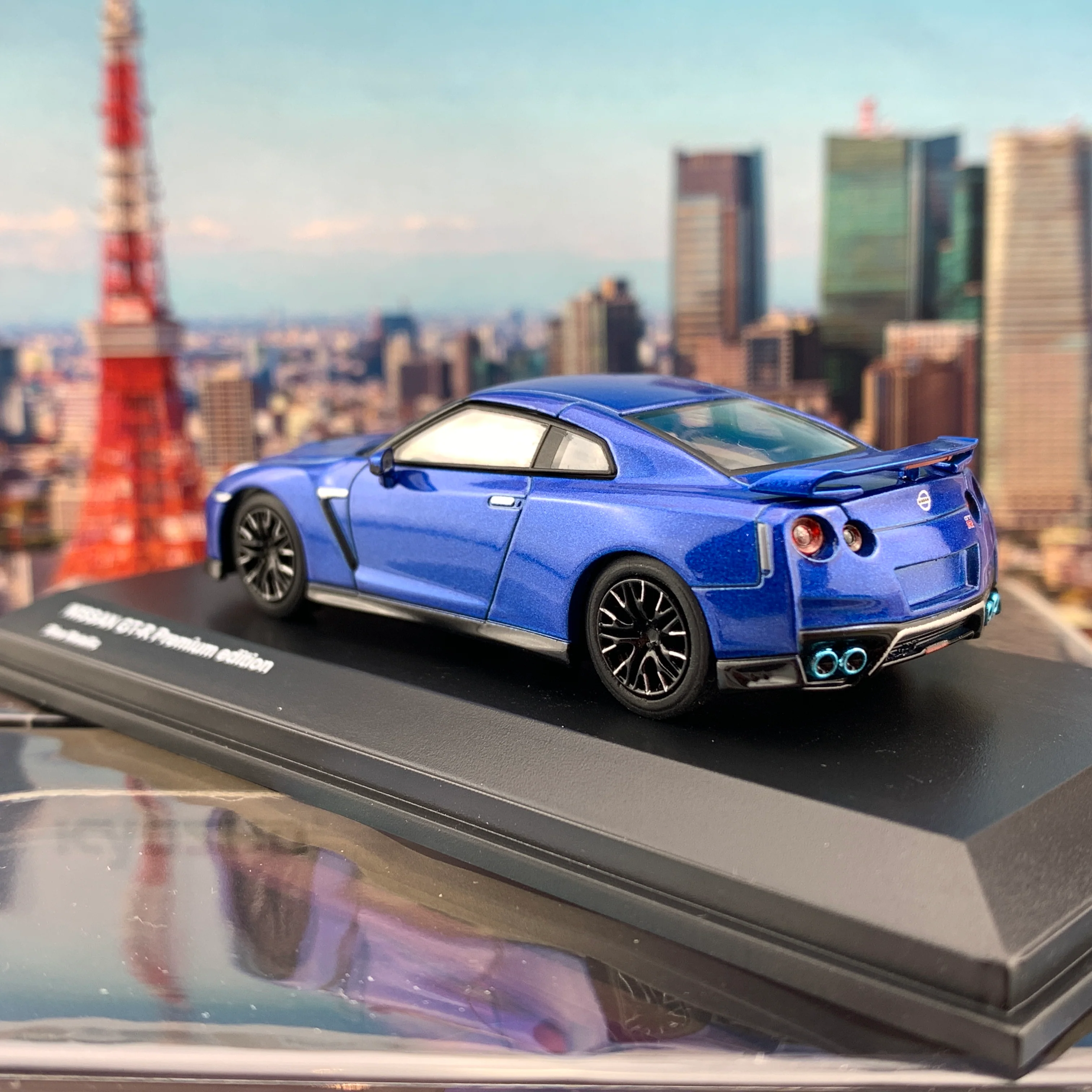 KYOSHO 1/64 NISSAN GTR Premium Edition Blue Metallic KS07067BL - Image 4