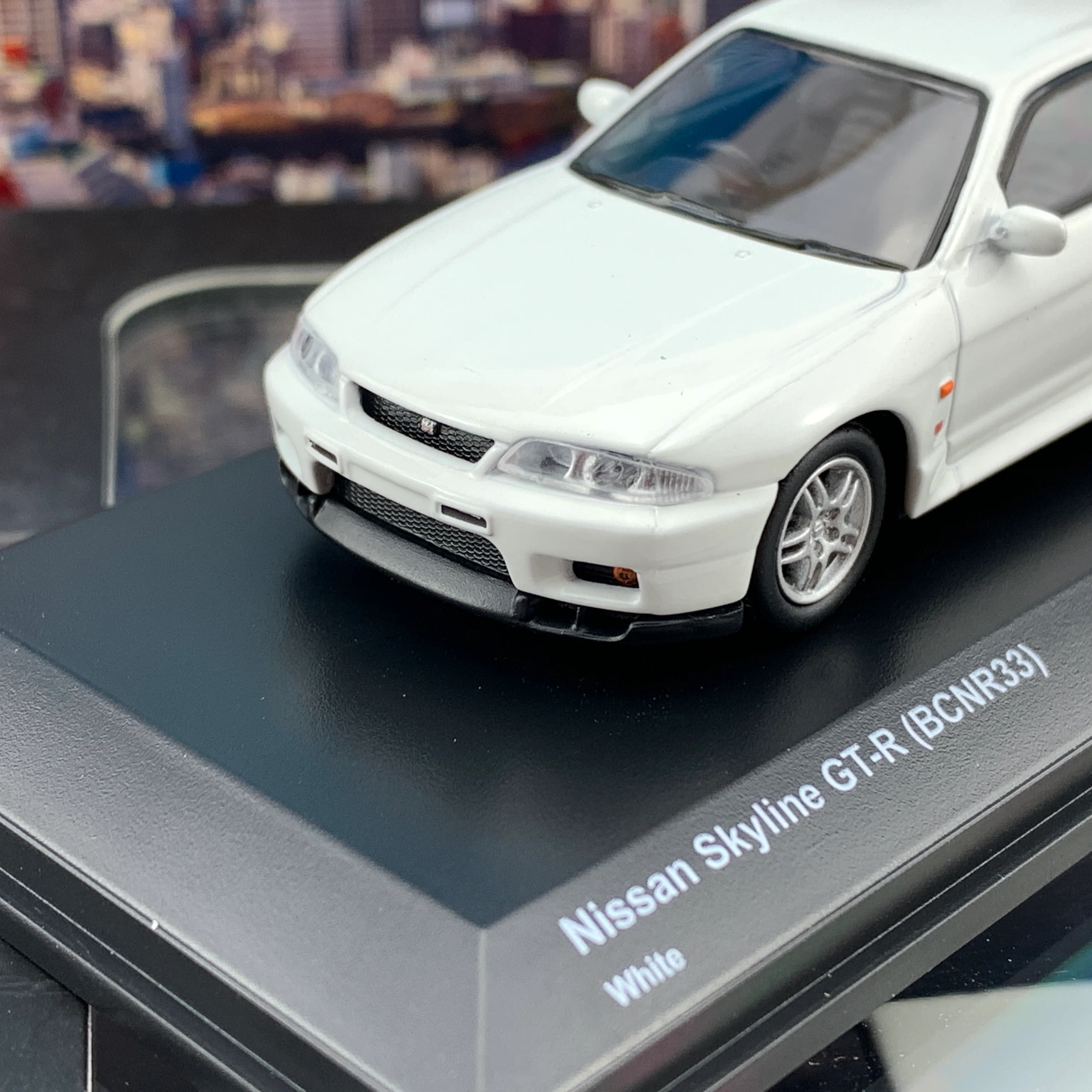 KYOSHO 1/64 Nissan Skyline GTR R33 White KS07047A5 - Image 3