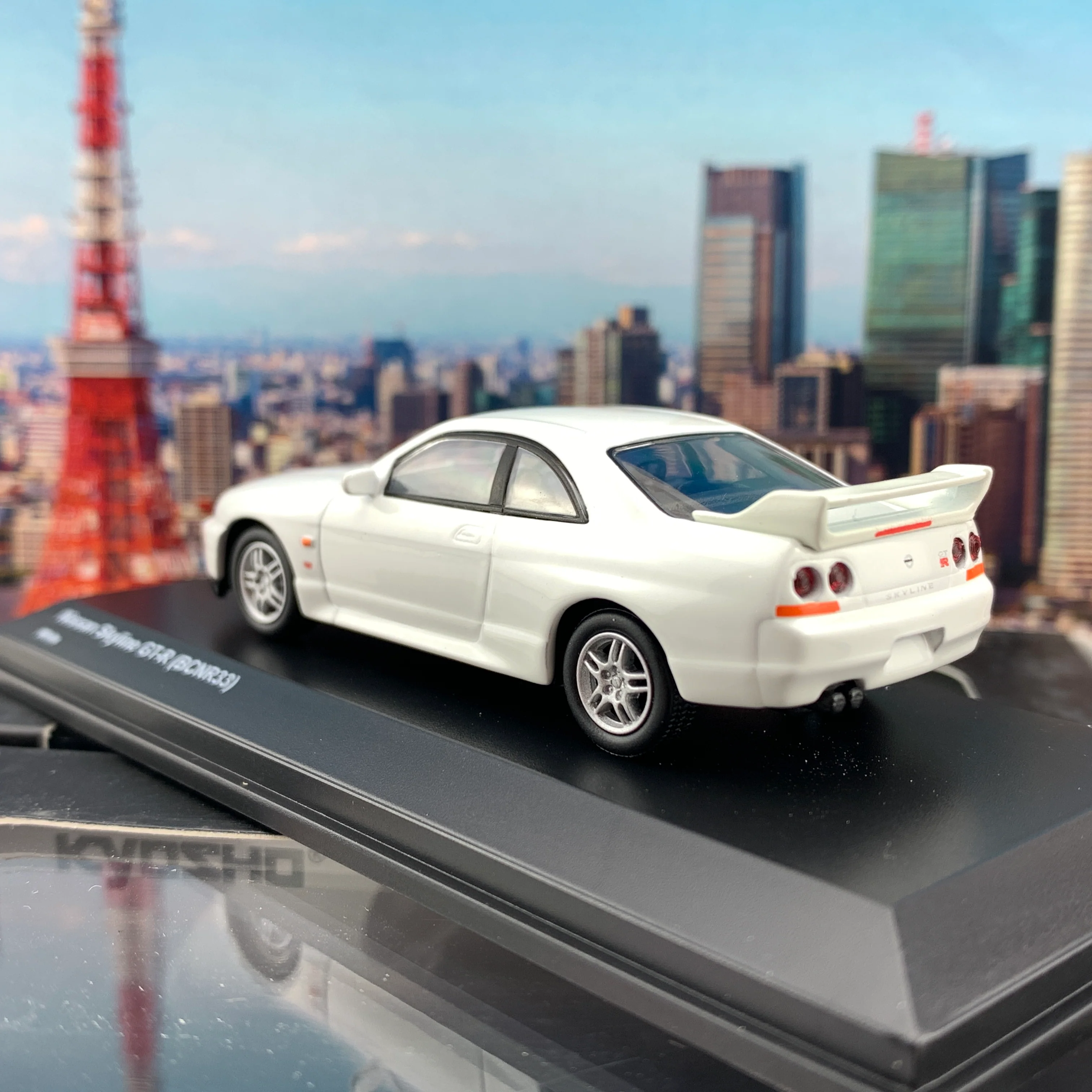 KYOSHO 1/64 Nissan Skyline GTR R33 White KS07047A5 - Image 4