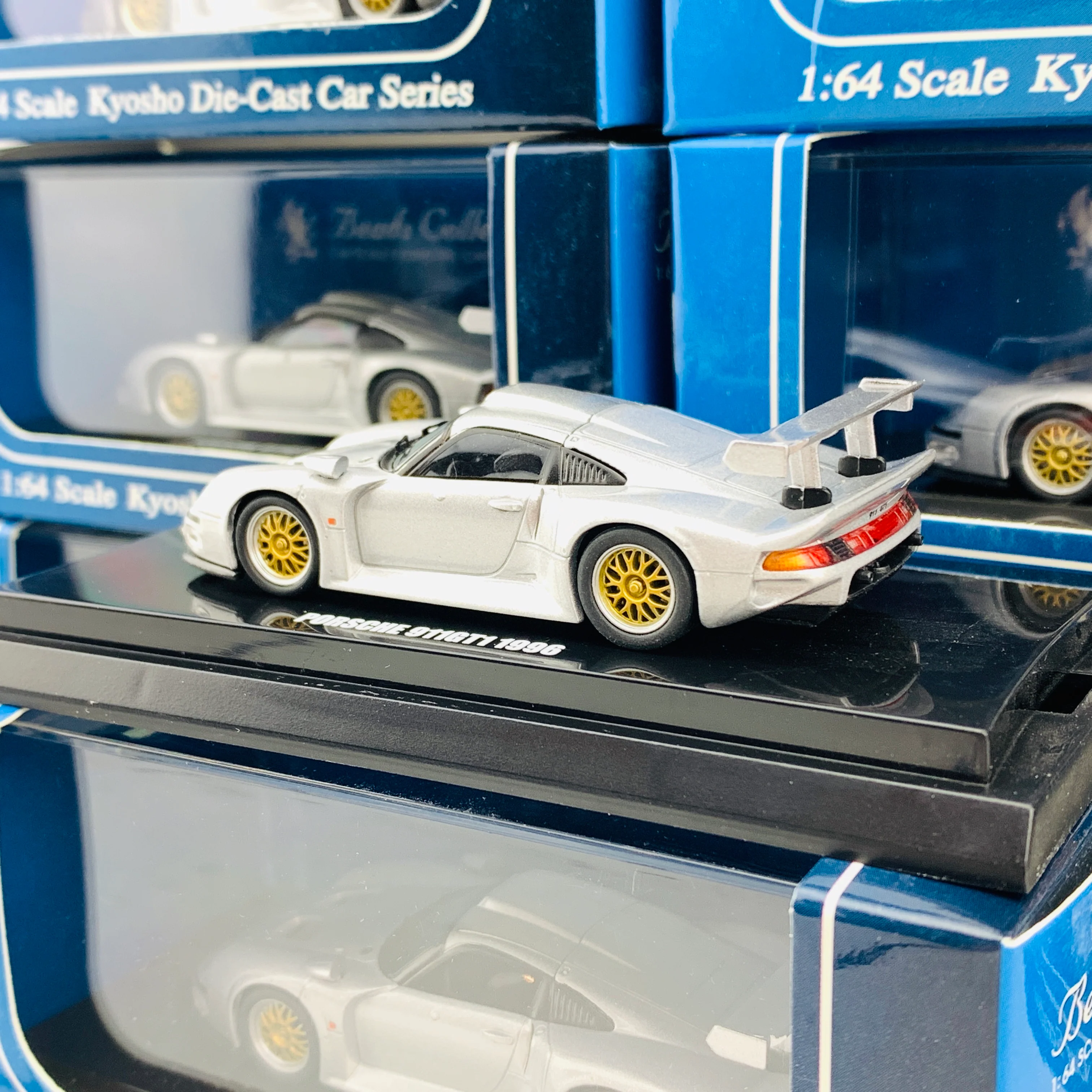 KYOSHO Beads Collection 1/64 Porsche 911 GT1 1996 Silver 06522S - Image 3