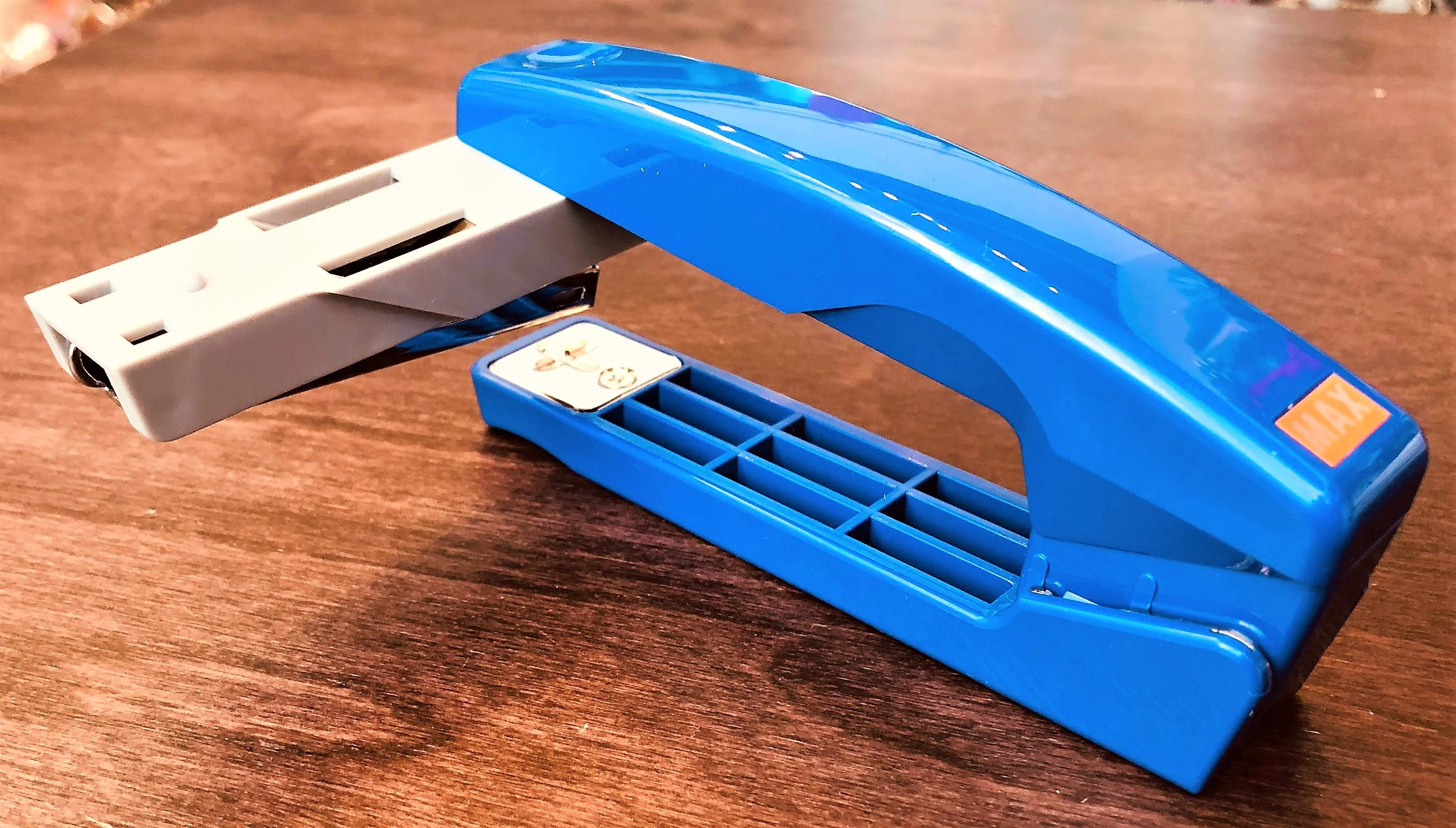 MAX® Swivel Stapler Type No.10 Blue HD-10V - Image 5