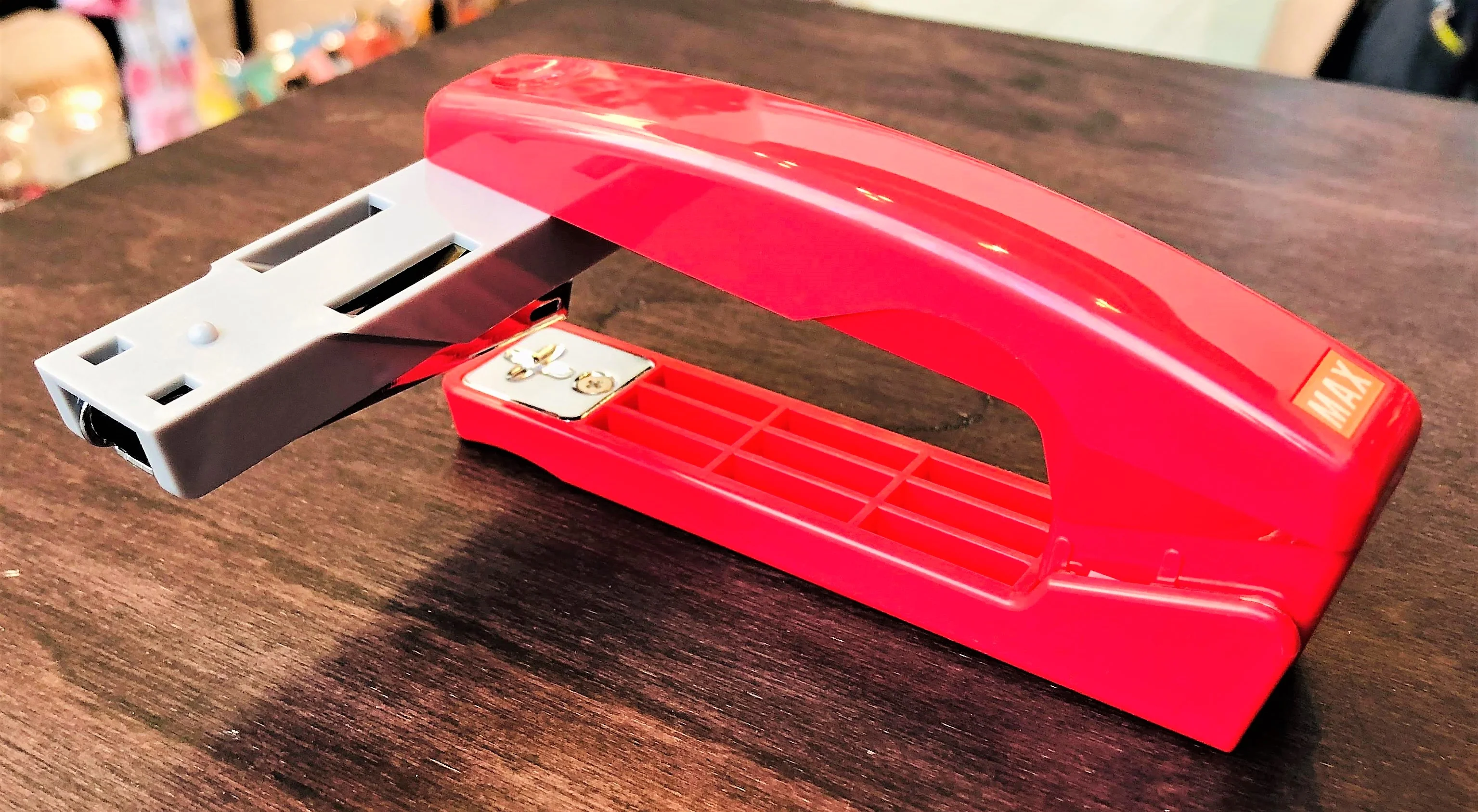 MAX® Swivel Stapler Type No.10 Pink HD-10V - Image 5