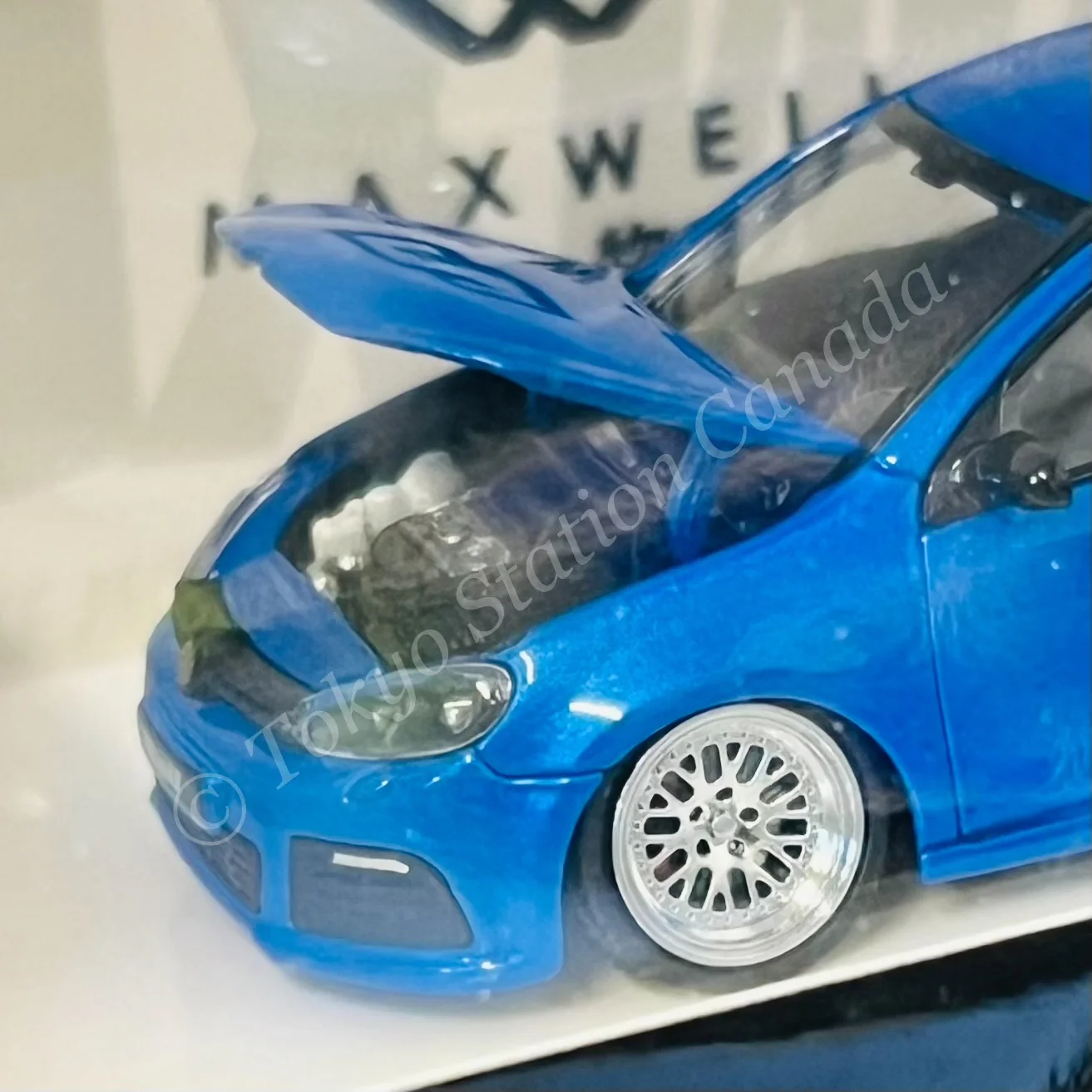 MAXWELL 1/64 GOLF R MK6 Two-Door Pearl Blue with BBS Lowride (HEC 2025 Event Model) - Image 2