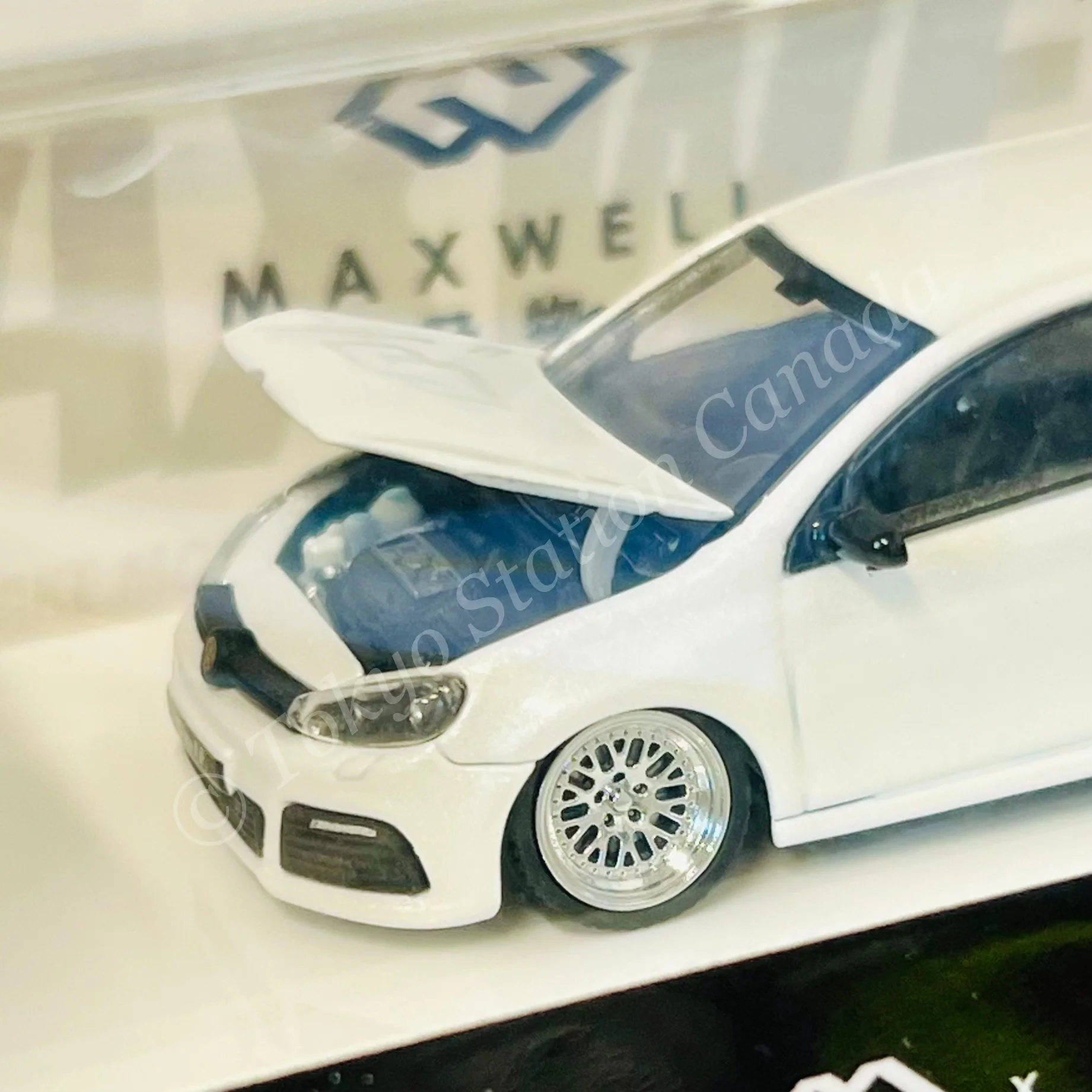 MAXWELL 1/64 GOLF R MK6 Two-Door Pearl White with BBS Lowride (HEC 2025 Event Model) - Image 2