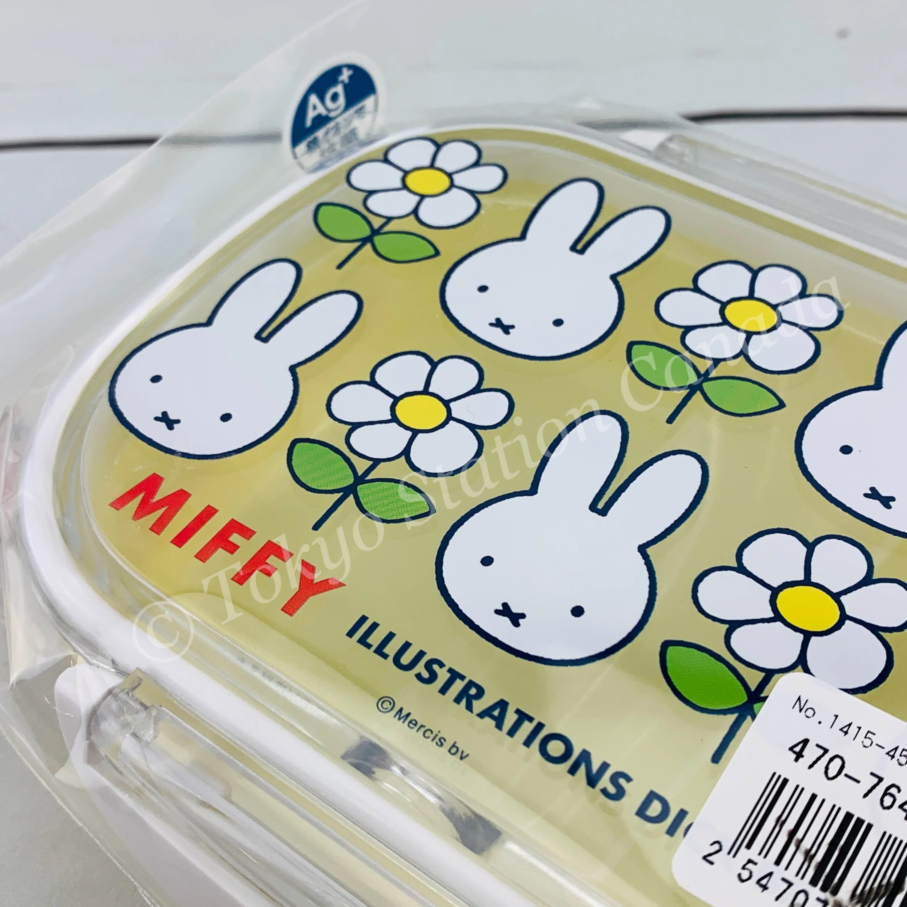 miffy Locking Lunch Box with Divider 360ml BS21-57 Made in Japan 4937122045748 - Image 3