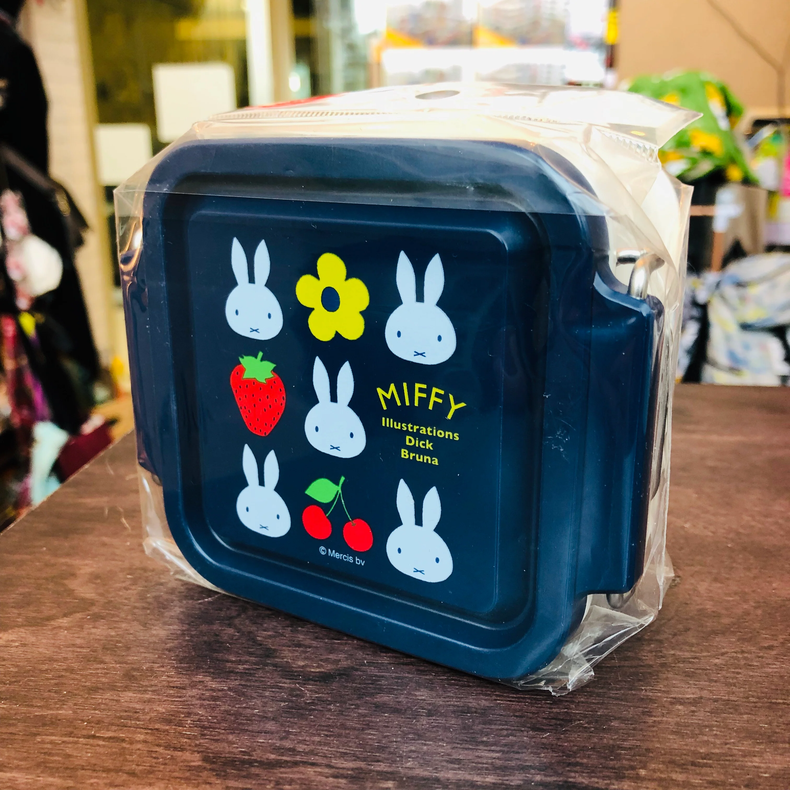 miffy Lunch Box with Locking Clipf 300ml MF507-1400 - Image 2