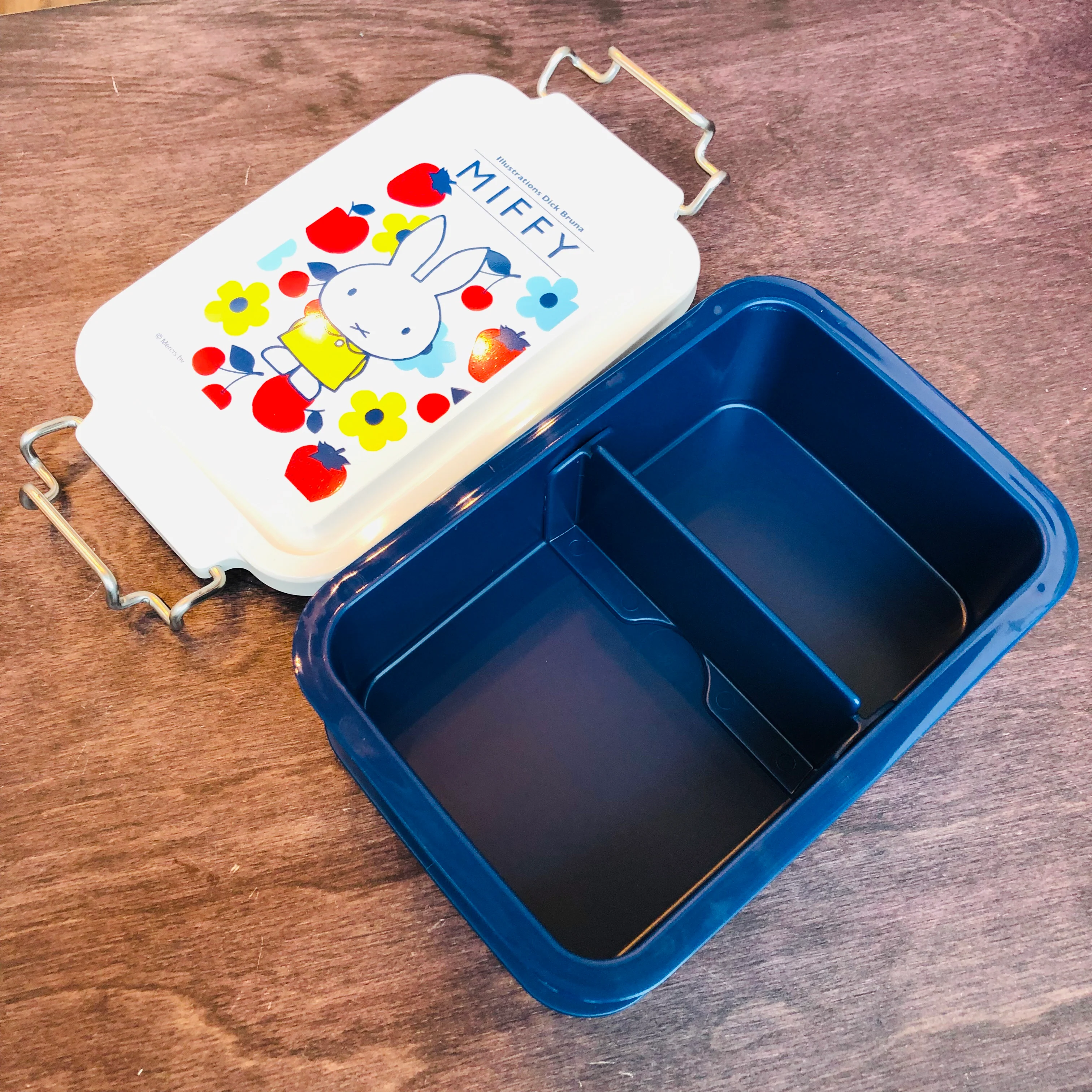 miffy Lunch Box with Locking Clip 450ml MF506-1600 - Image 3