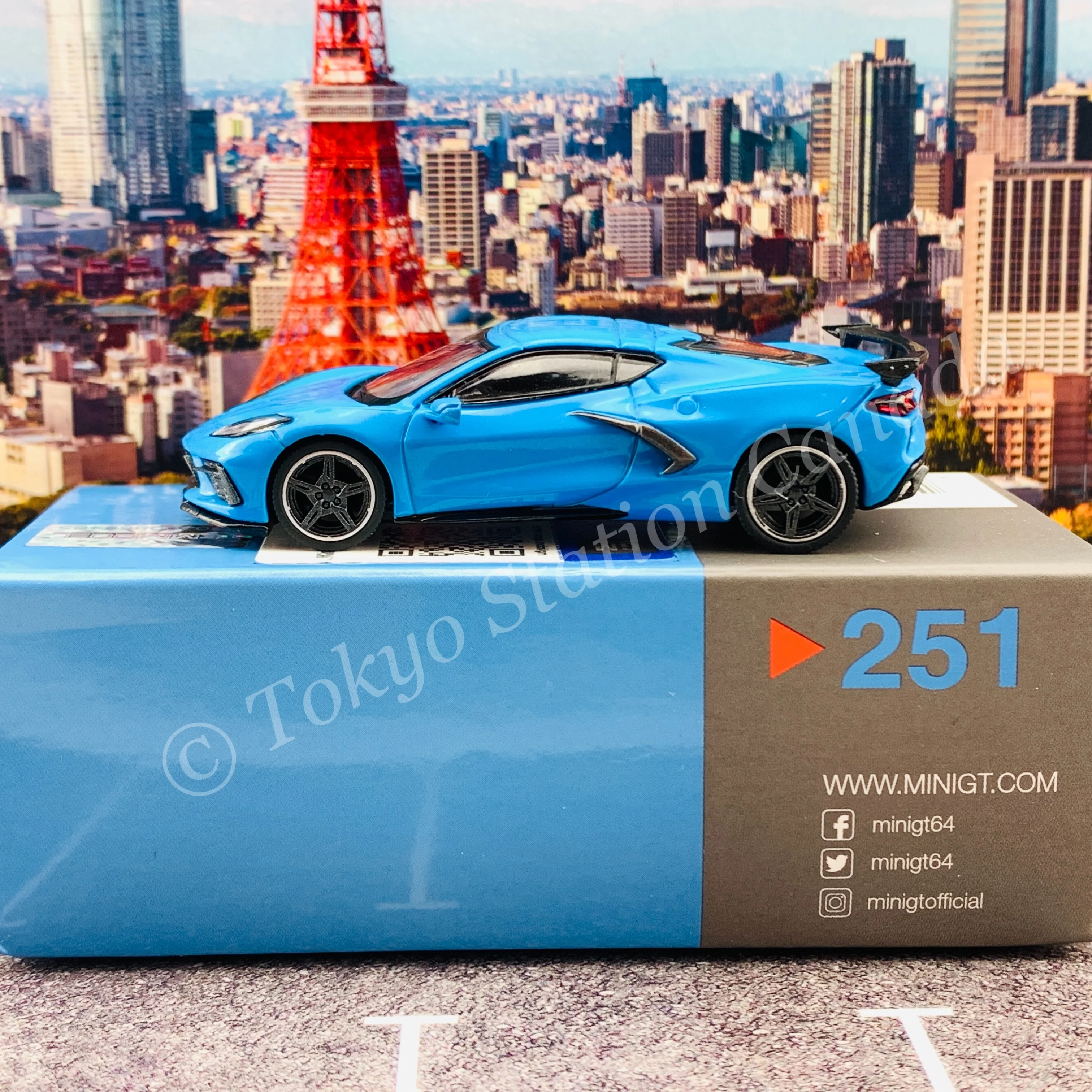 MINI GT 1/64 Chevrolet Corvette Stingray 2020  Rapid Blue LHD MGT00251-L - Image 3
