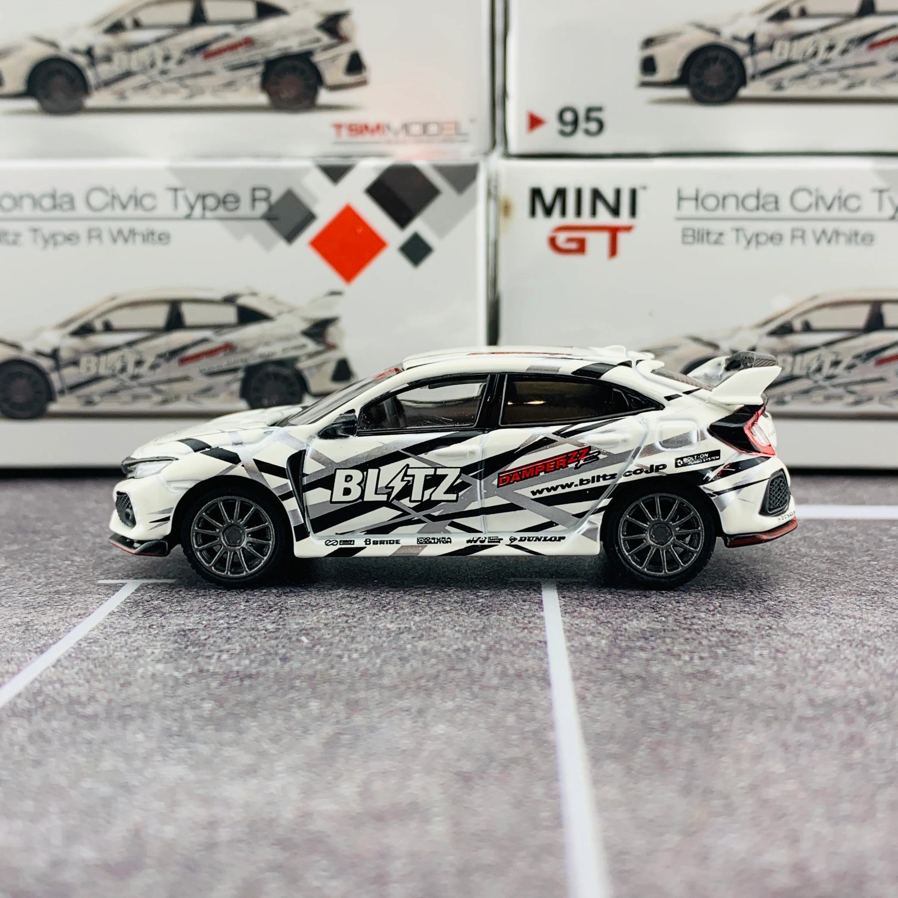 MINI GT 1/64 Honda Civic Type R (FK8) Blitz Type R White RHD MGT00095-R - Image 2