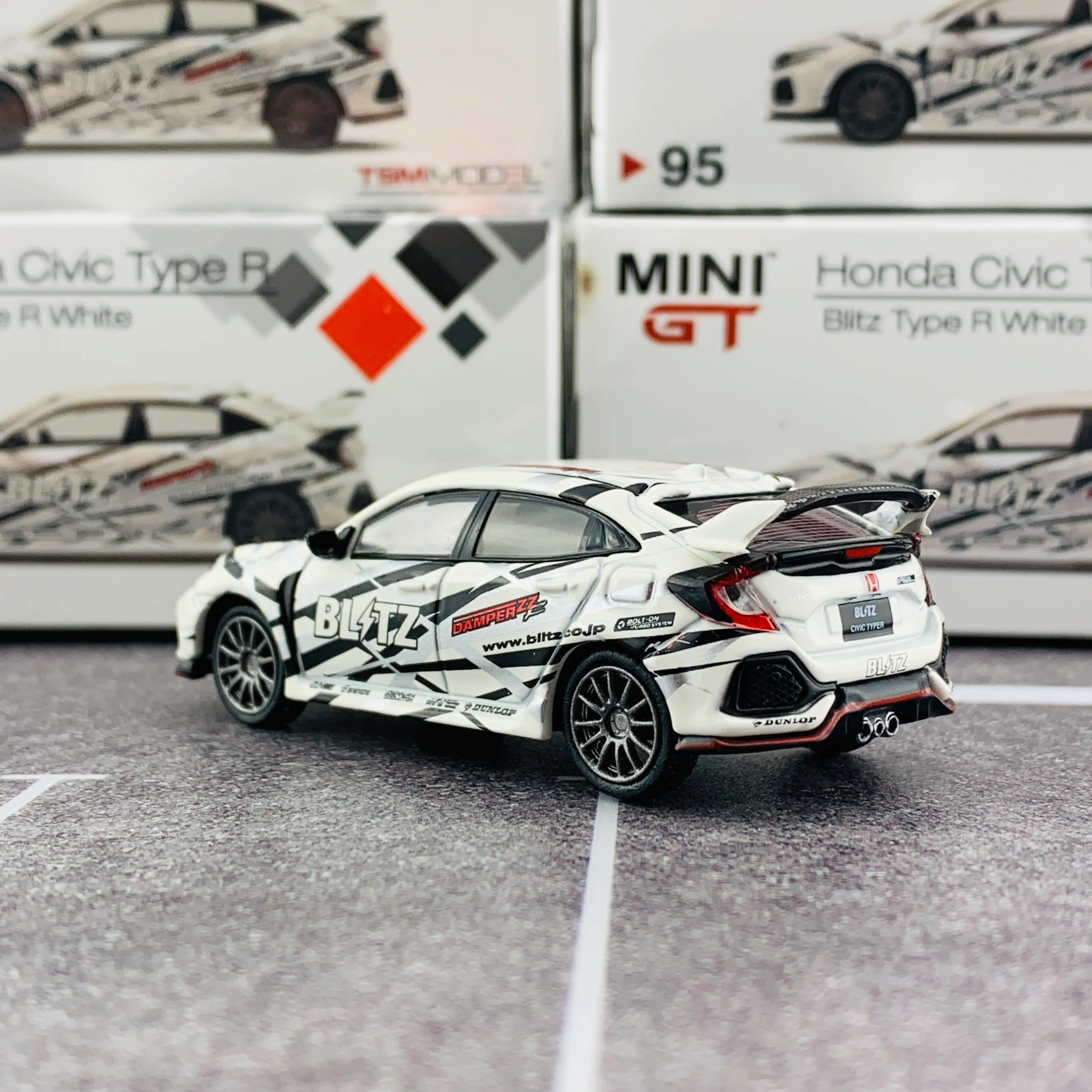 MINI GT 1/64 Honda Civic Type R (FK8) Blitz Type R White RHD MGT00095-R - Image 3