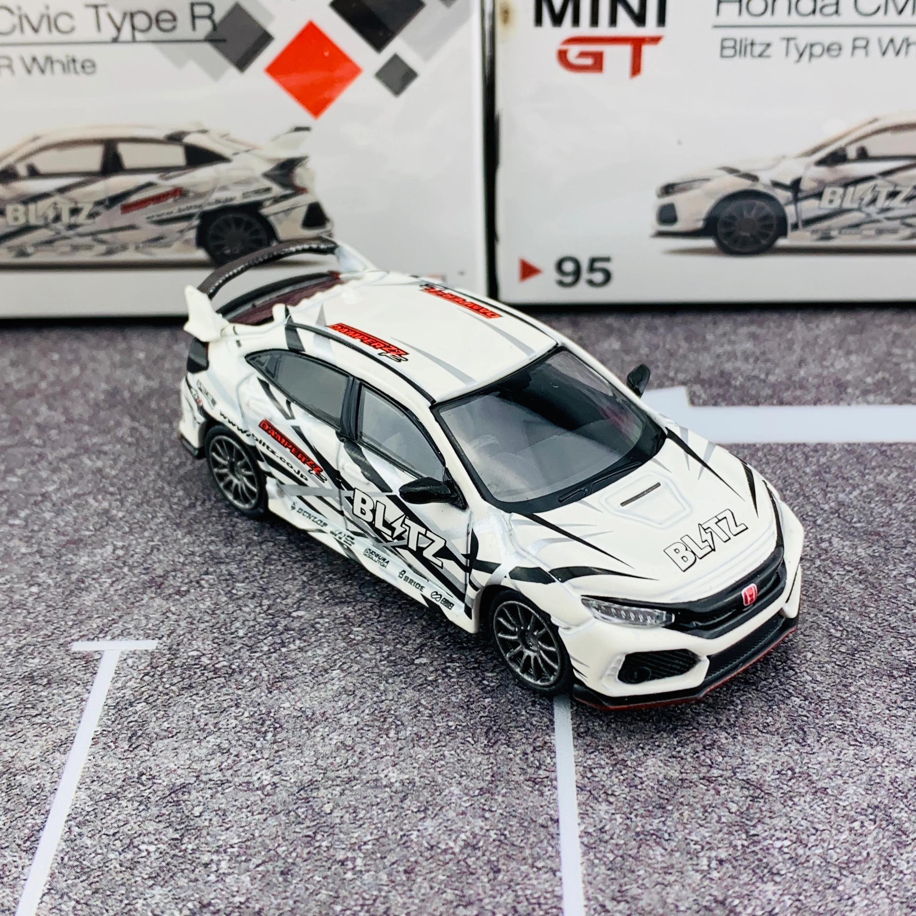 MINI GT 1/64 Honda Civic Type R (FK8) Blitz Type R White RHD MGT00095-R - Image 4