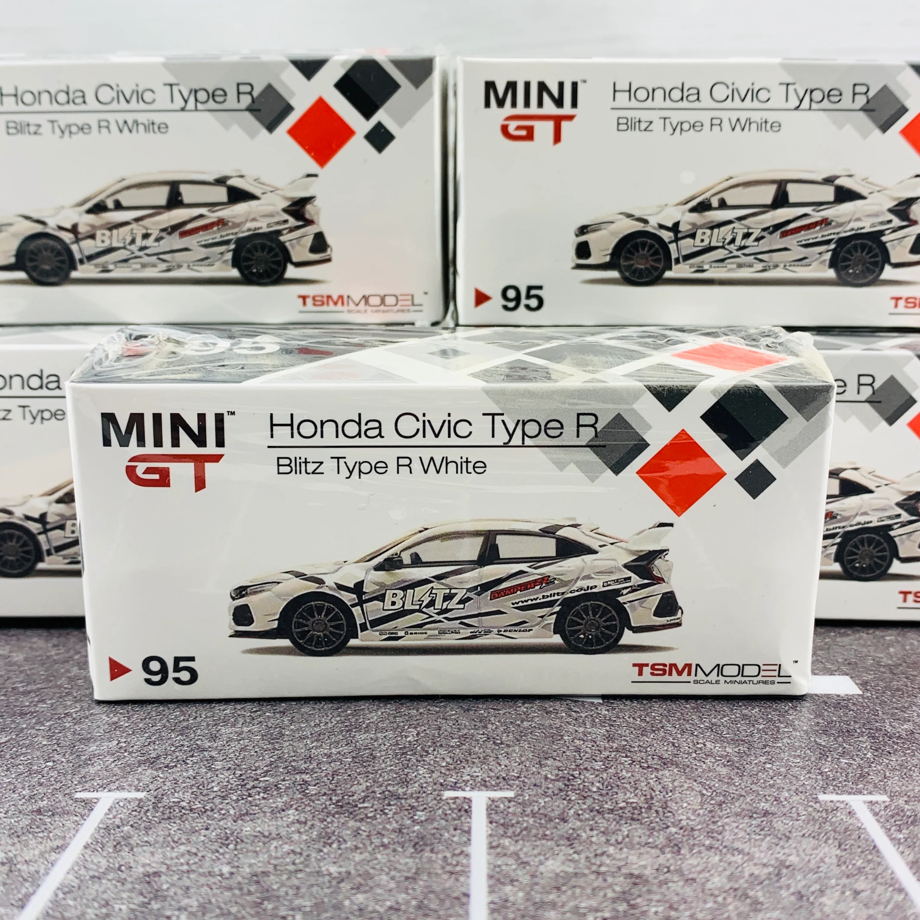 MINI GT 1/64 Honda Civic Type R (FK8) Blitz Type R White RHD MGT00095-R - Image 6