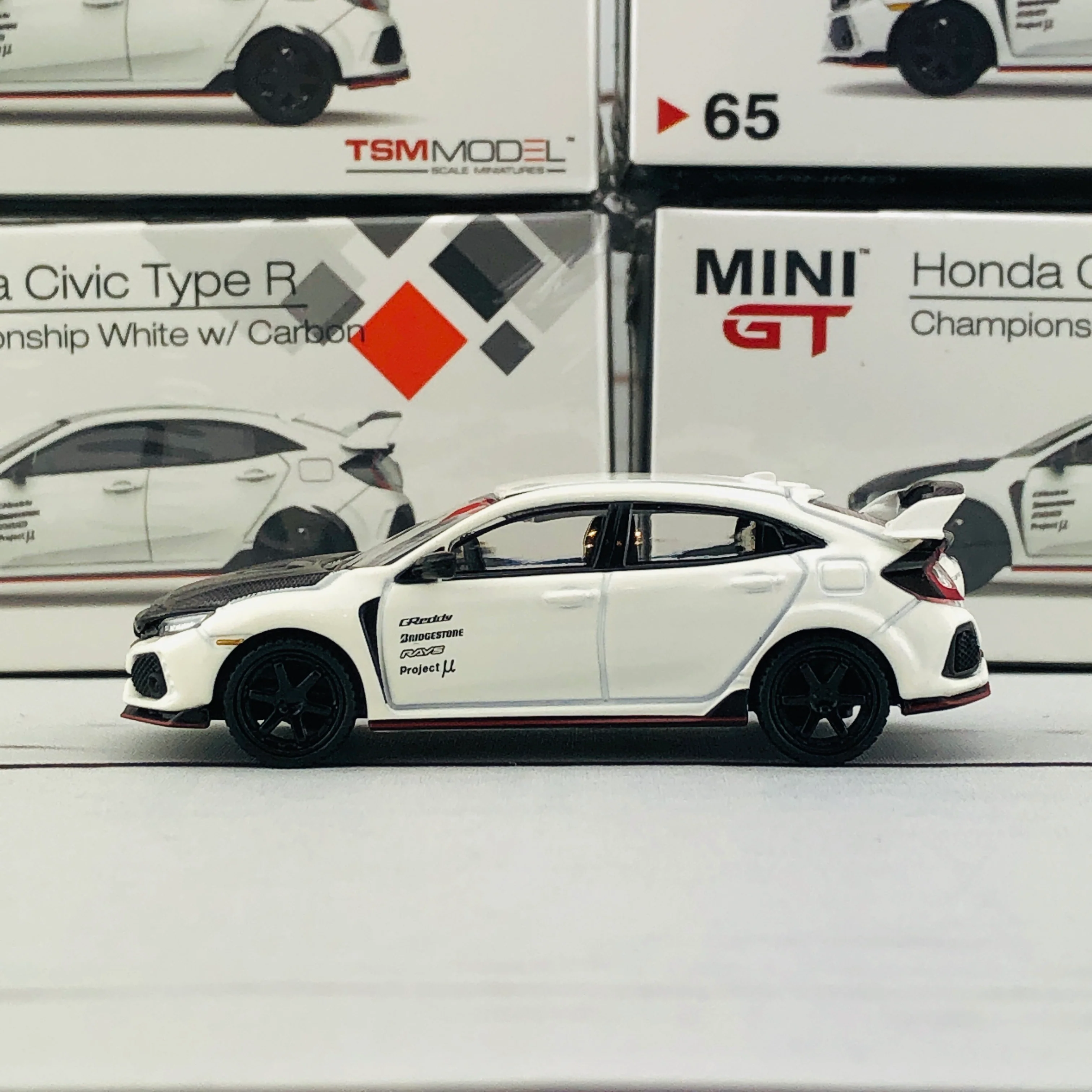 MINI GT 1/64 Honda Civic Type R (FK8) Championship White w/Carbon Kit & TE37 Wheel (RHD) MGT00065-R - Image 2