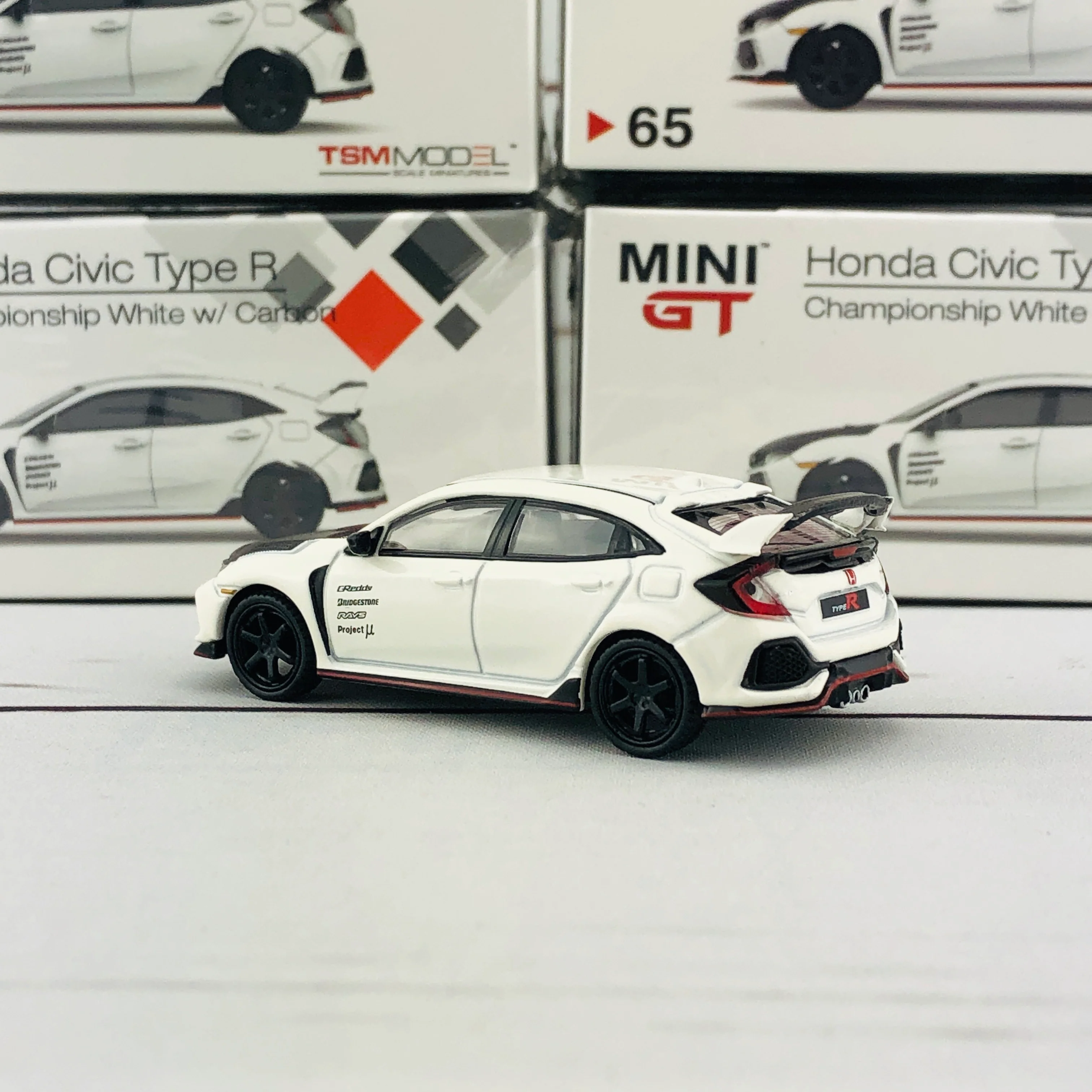 MINI GT 1/64 Honda Civic Type R (FK8) Championship White w/Carbon Kit & TE37 Wheel (RHD) MGT00065-R - Image 4