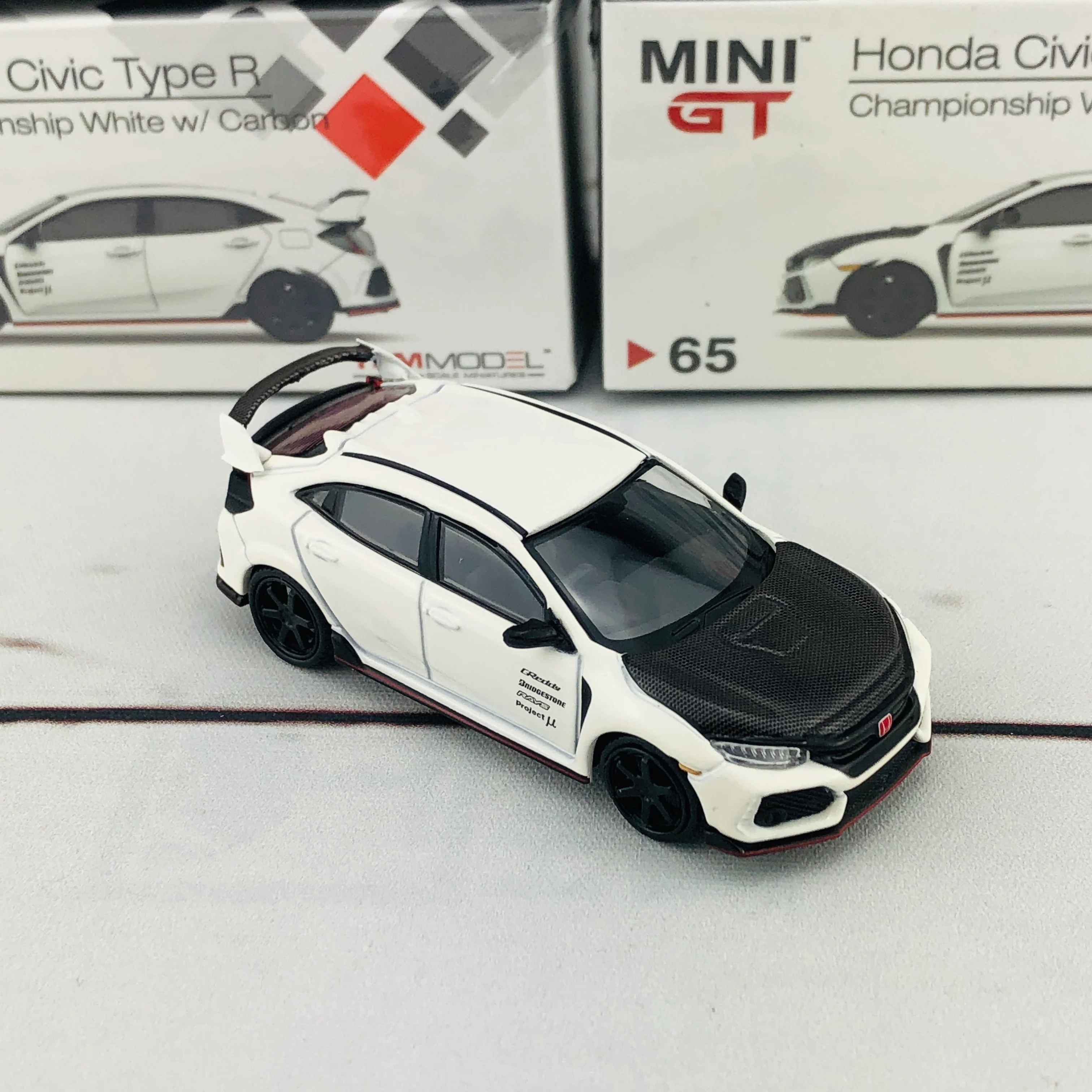 MINI GT 1/64 Honda Civic Type R (FK8) Championship White w/Carbon Kit & TE37 Wheel (RHD) MGT00065-R - Image 6