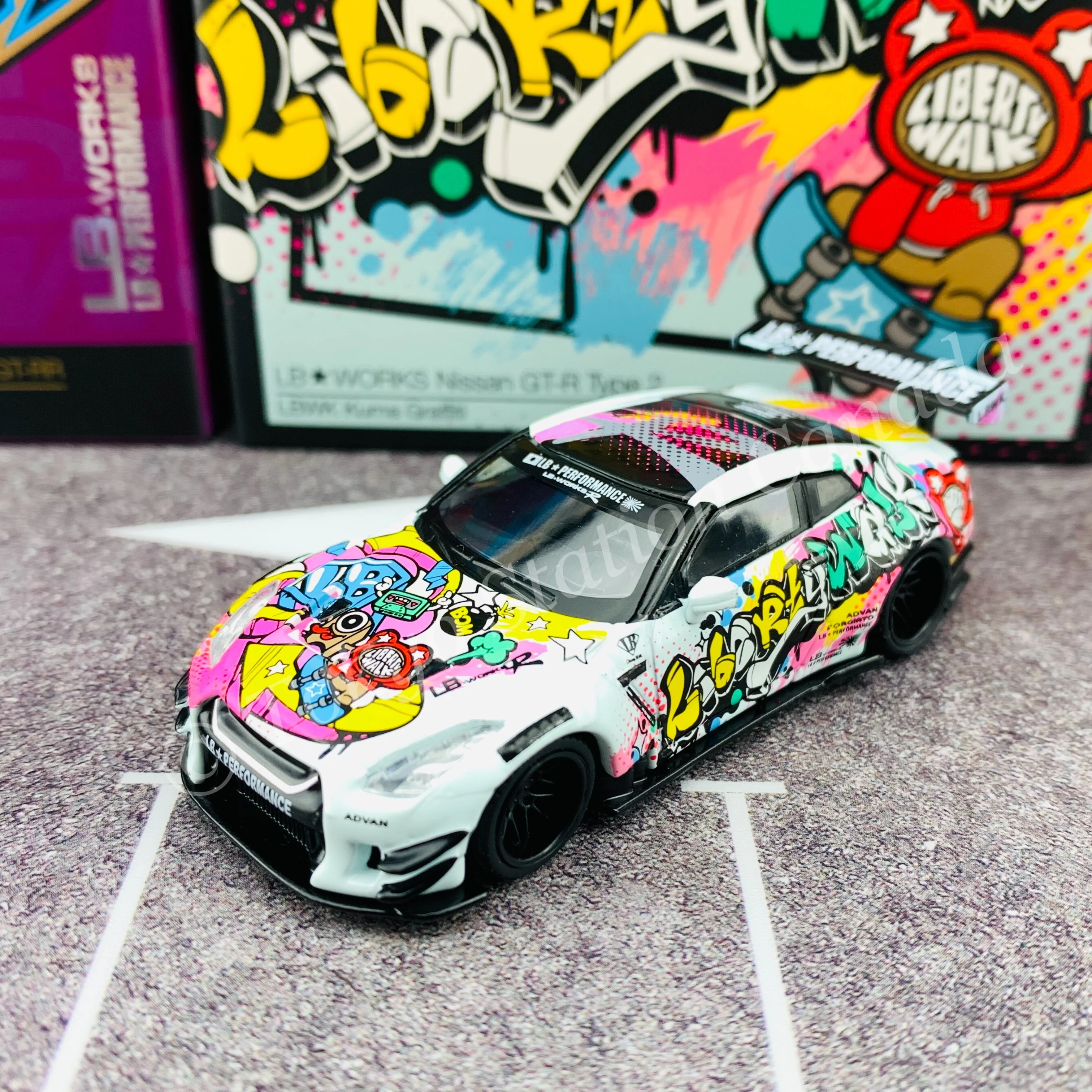 MINI GT 1/64 LB WORKS Nissan GT-R Type 2 LBWK Kuma Graffiti MGT00244-L - Image 2