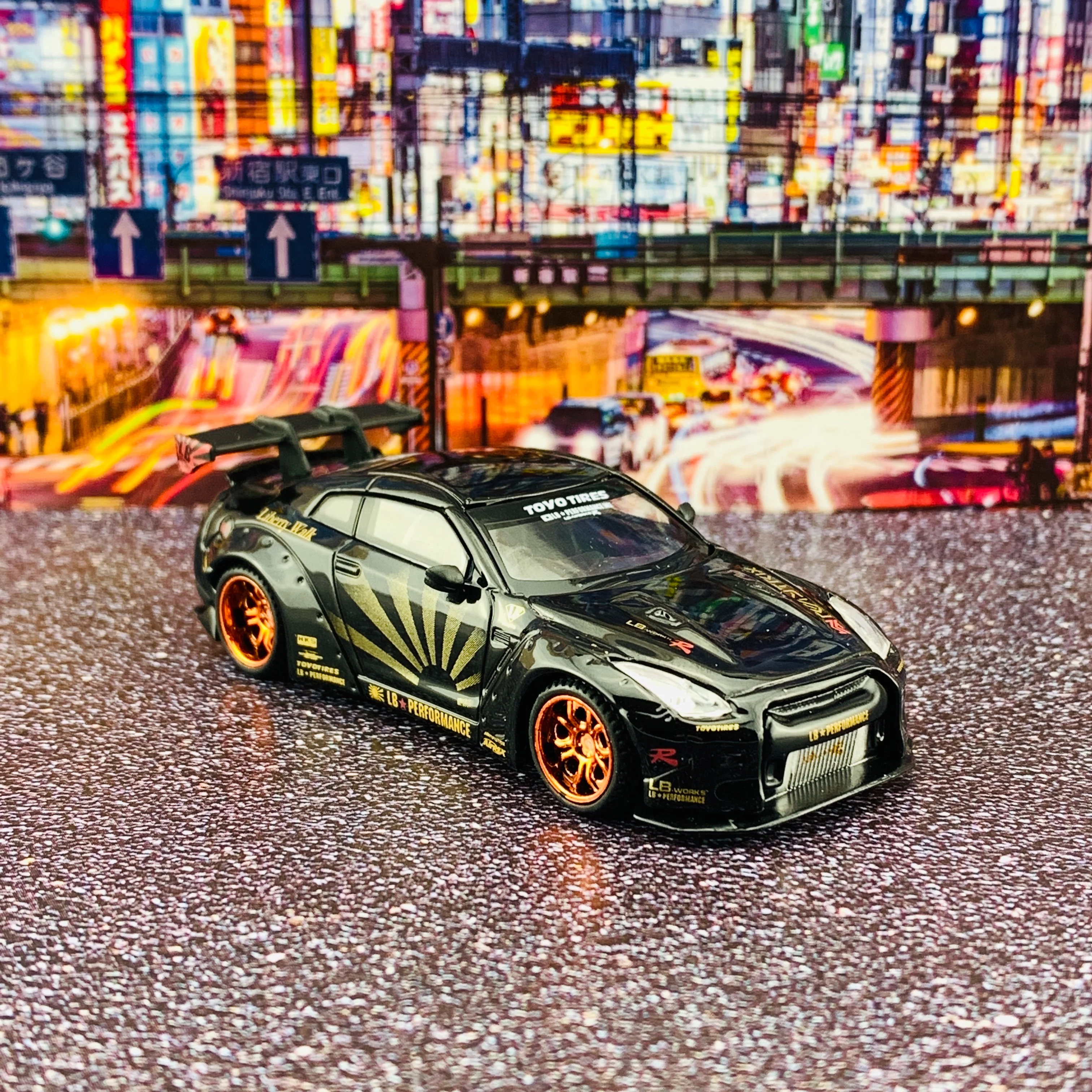 MINI GT 1/64  LB★WORKS Nissan GTR R35 Type 1 Rear Wing ver 1+2 Black w/ Copper Wheel RHD MGT00005-R - Image 4
