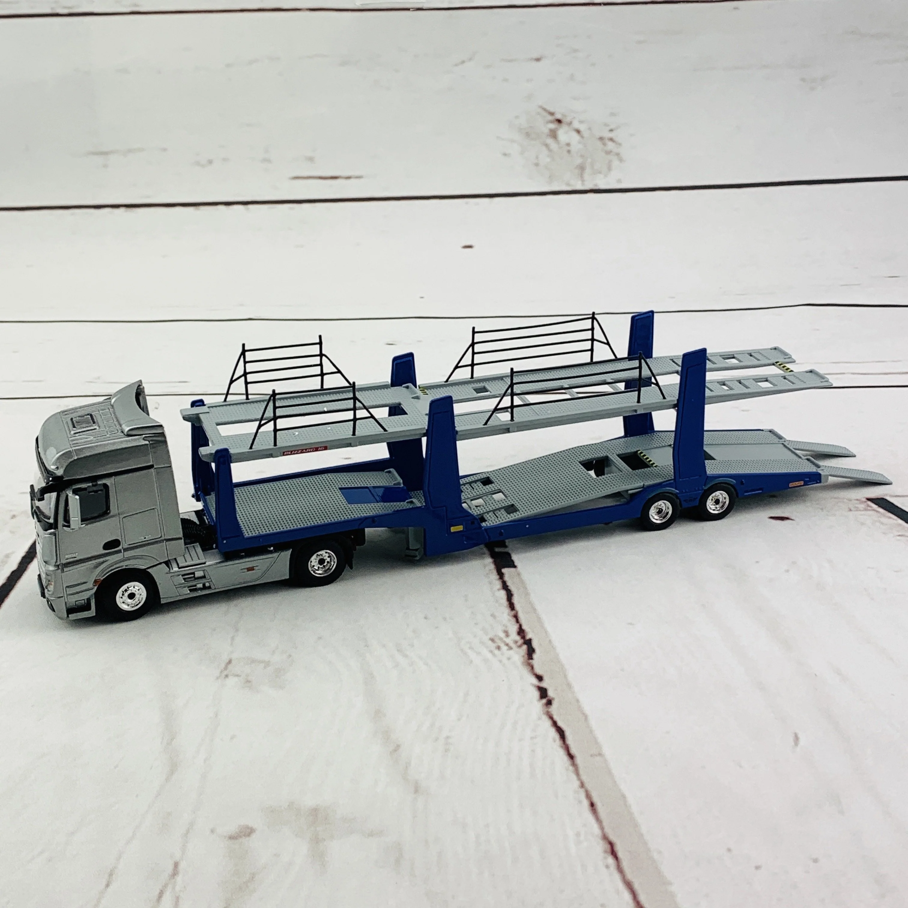 MINI GT 1/64 Mercedes-Benz Actros With Car Carrier Trailer LHD MGT00111-L - Image 2