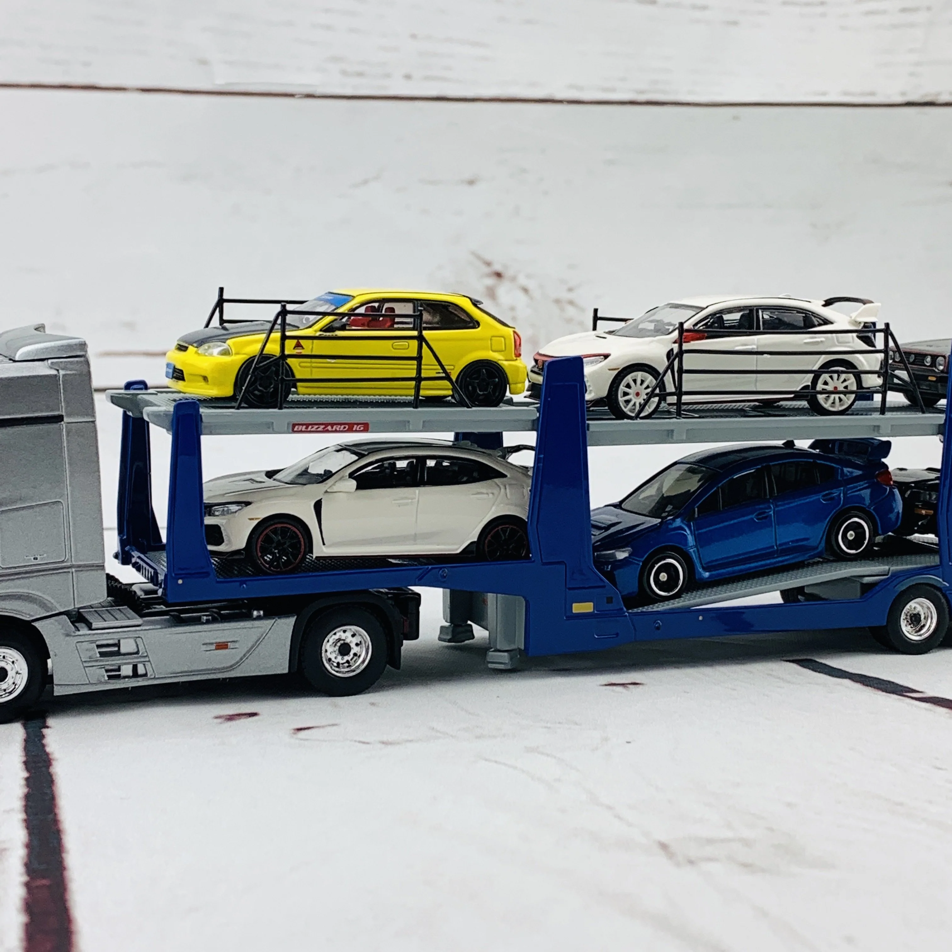 MINI GT 1/64 Mercedes-Benz Actros With Car Carrier Trailer LHD MGT00111-L - Image 3