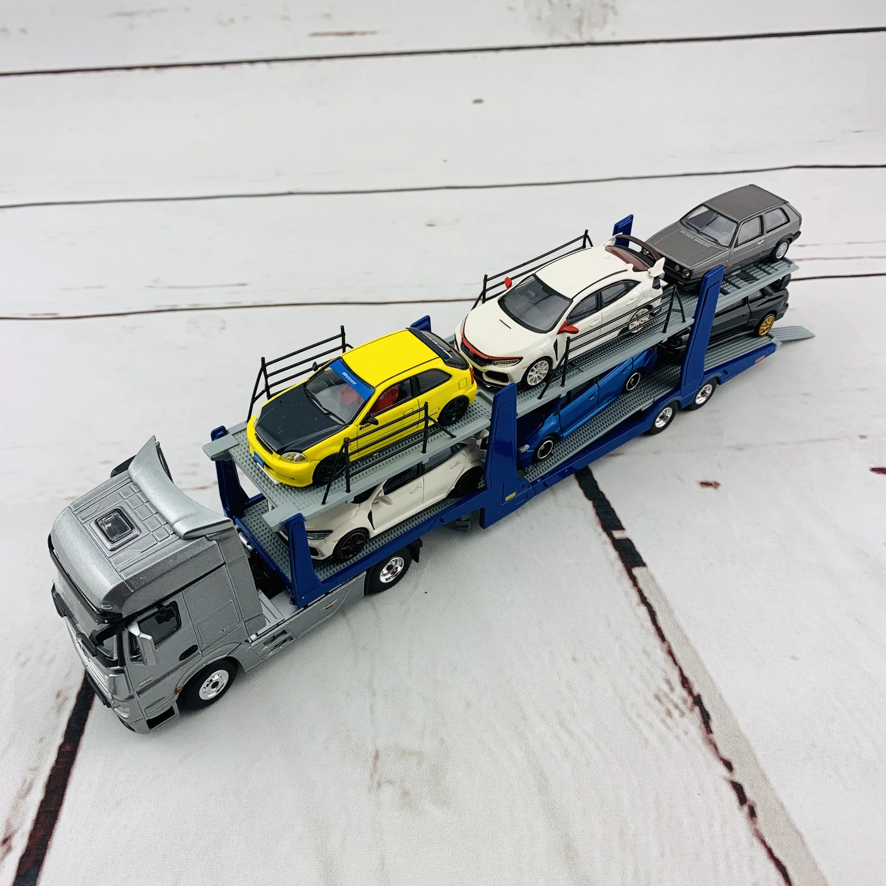 MINI GT 1/64 Mercedes-Benz Actros With Car Carrier Trailer LHD MGT00111-L - Image 4