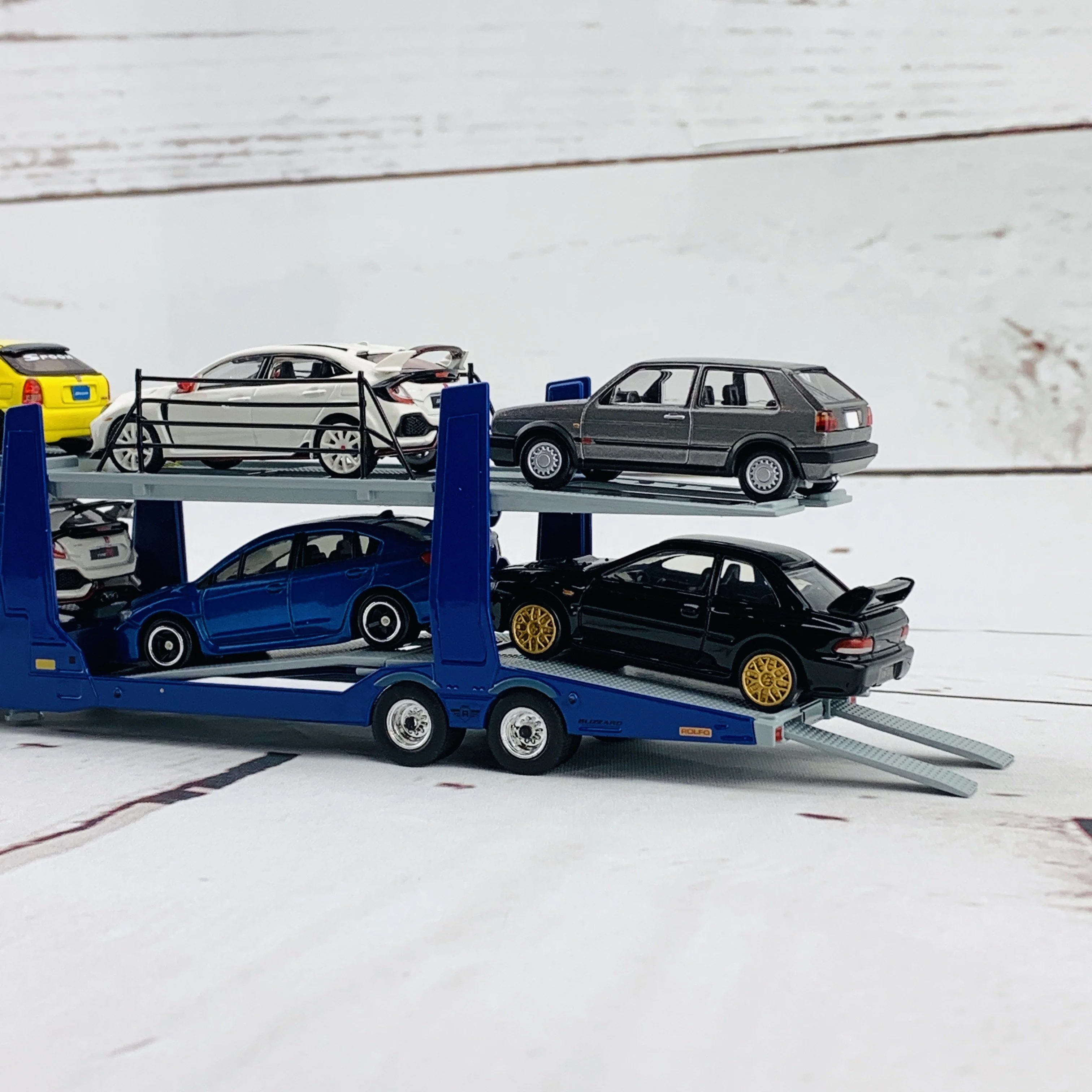 MINI GT 1/64 Mercedes-Benz Actros With Car Carrier Trailer LHD MGT00111-L - Image 5