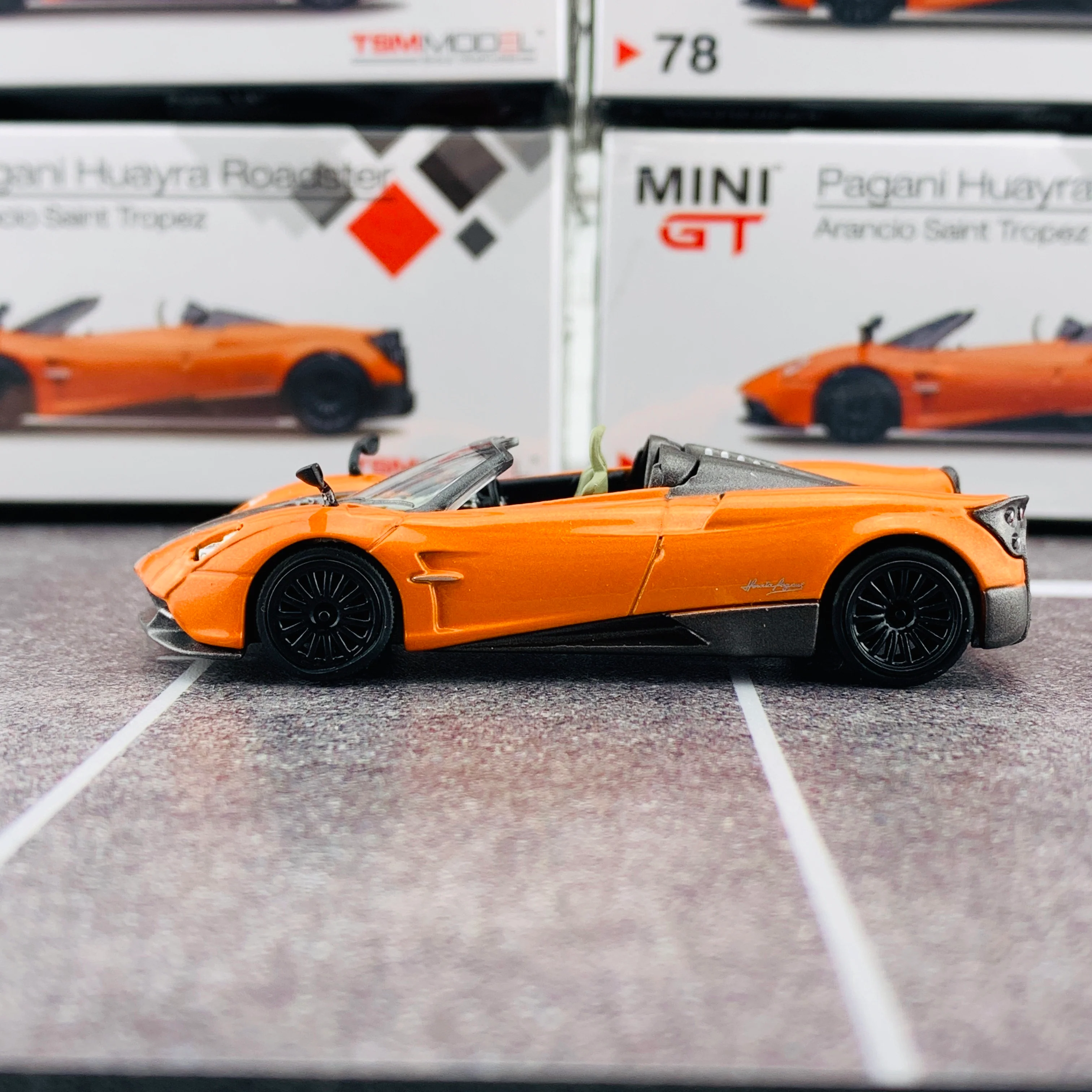 MINI GT 1/64 Pagani Huayra Roadster Arancio Saint Tropez RHD MGT00078-R - Image 2