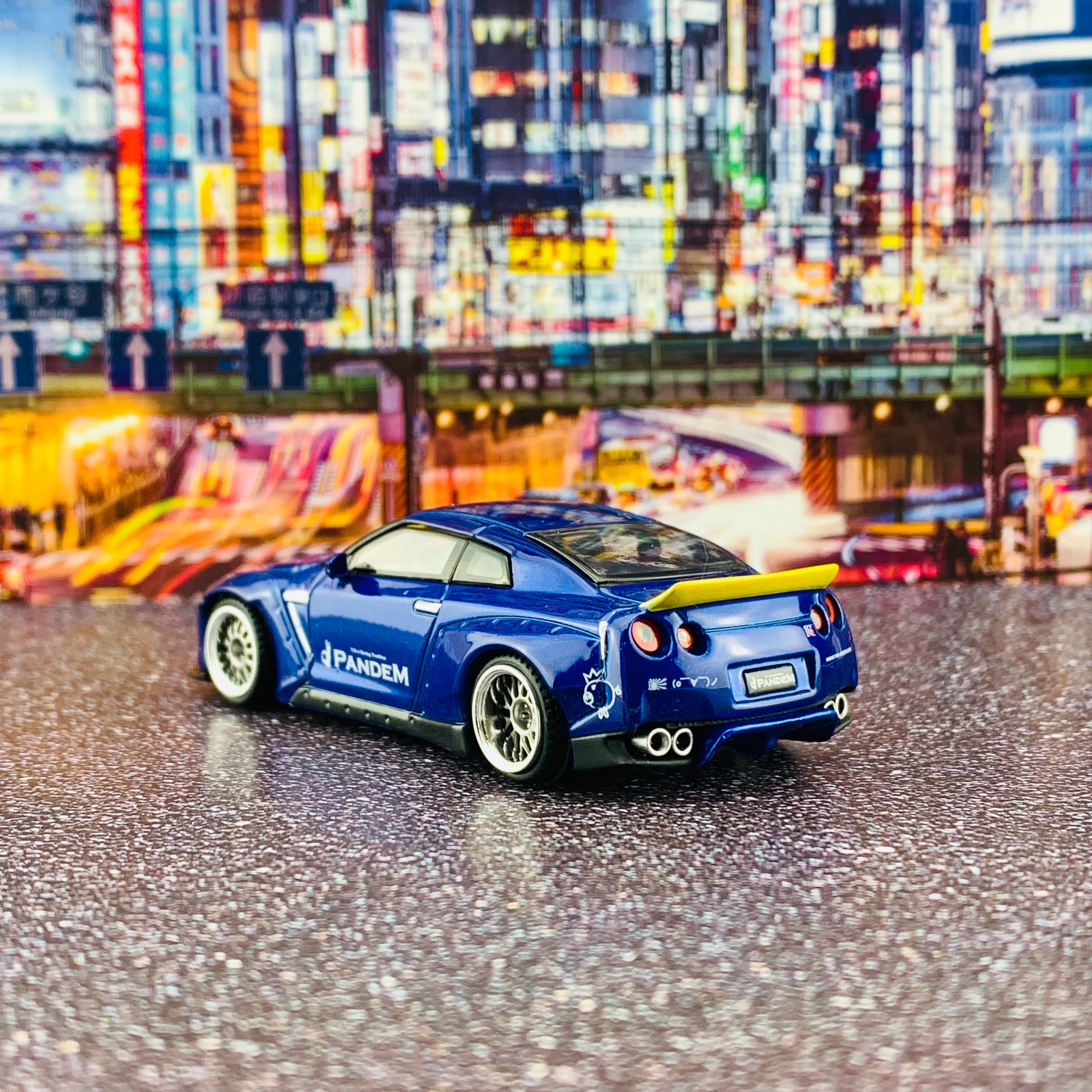 MINI GT 1/64 Pandem Nissan GTR R35 Duck Tail Velocity Blue RHD MGT00093-R - Image 3