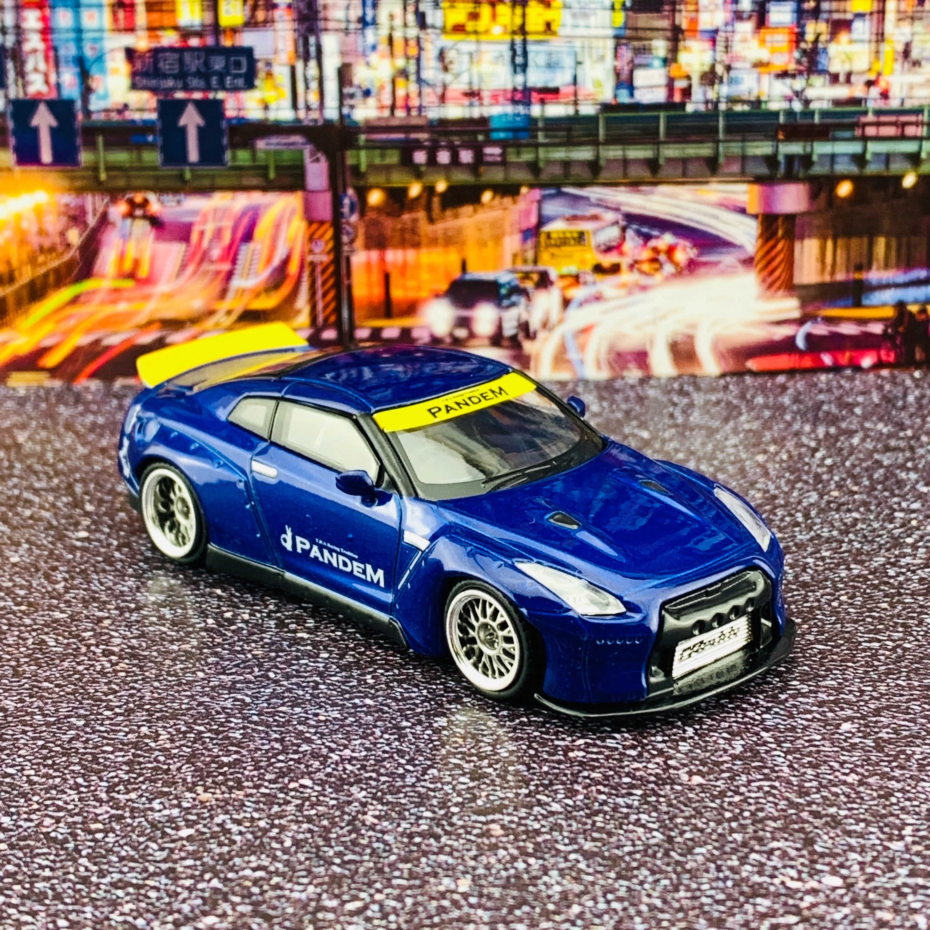MINI GT 1/64 Pandem Nissan GTR R35 Duck Tail Velocity Blue RHD MGT00093-R - Image 4