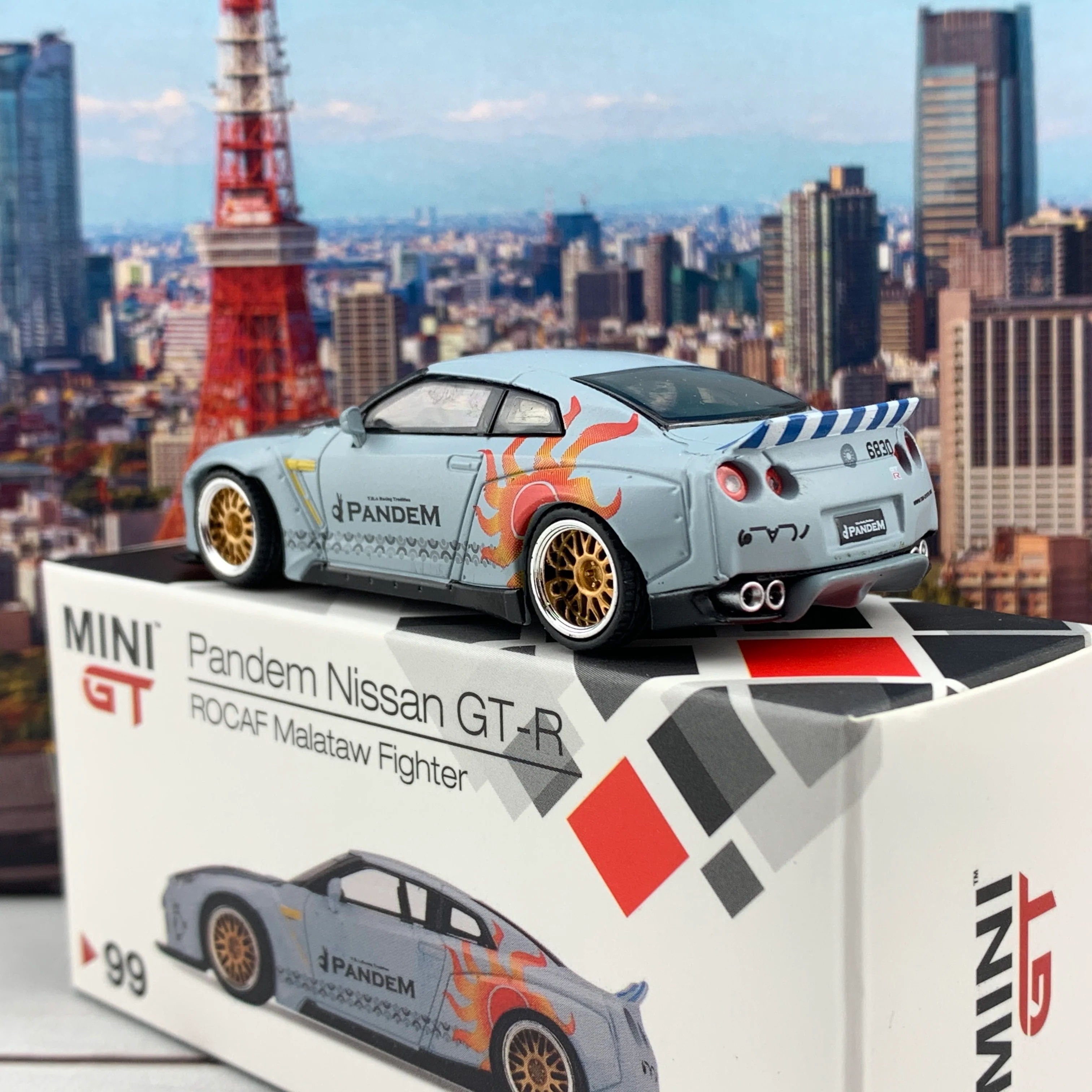MINI GT 1/64 Pandem Nissan GTR (R35) ROCAF Malataw Fighter LHD Taiwan Exclusive MGT00099-L - Image 4