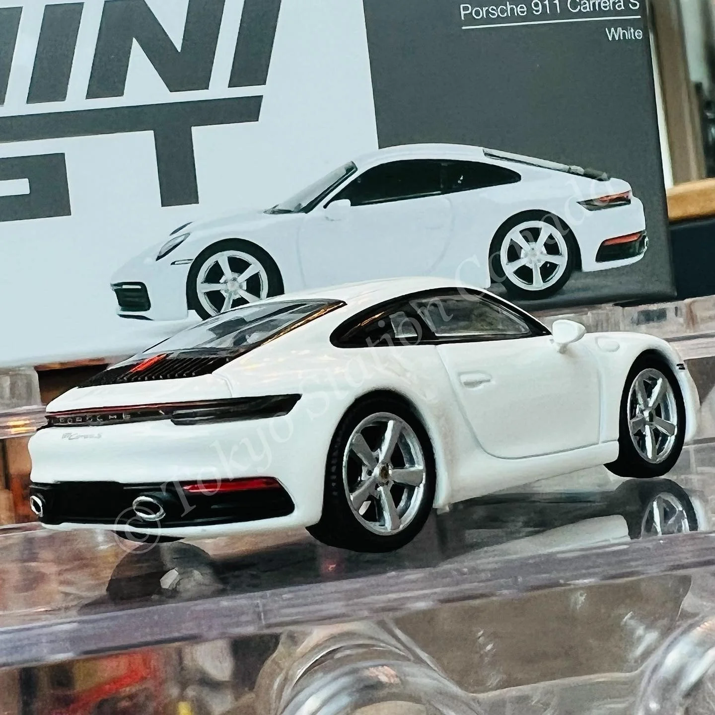 MINI GT 1/64 Porsche 911 (992) Carrera S White RHD MGT00380-R - Image 2