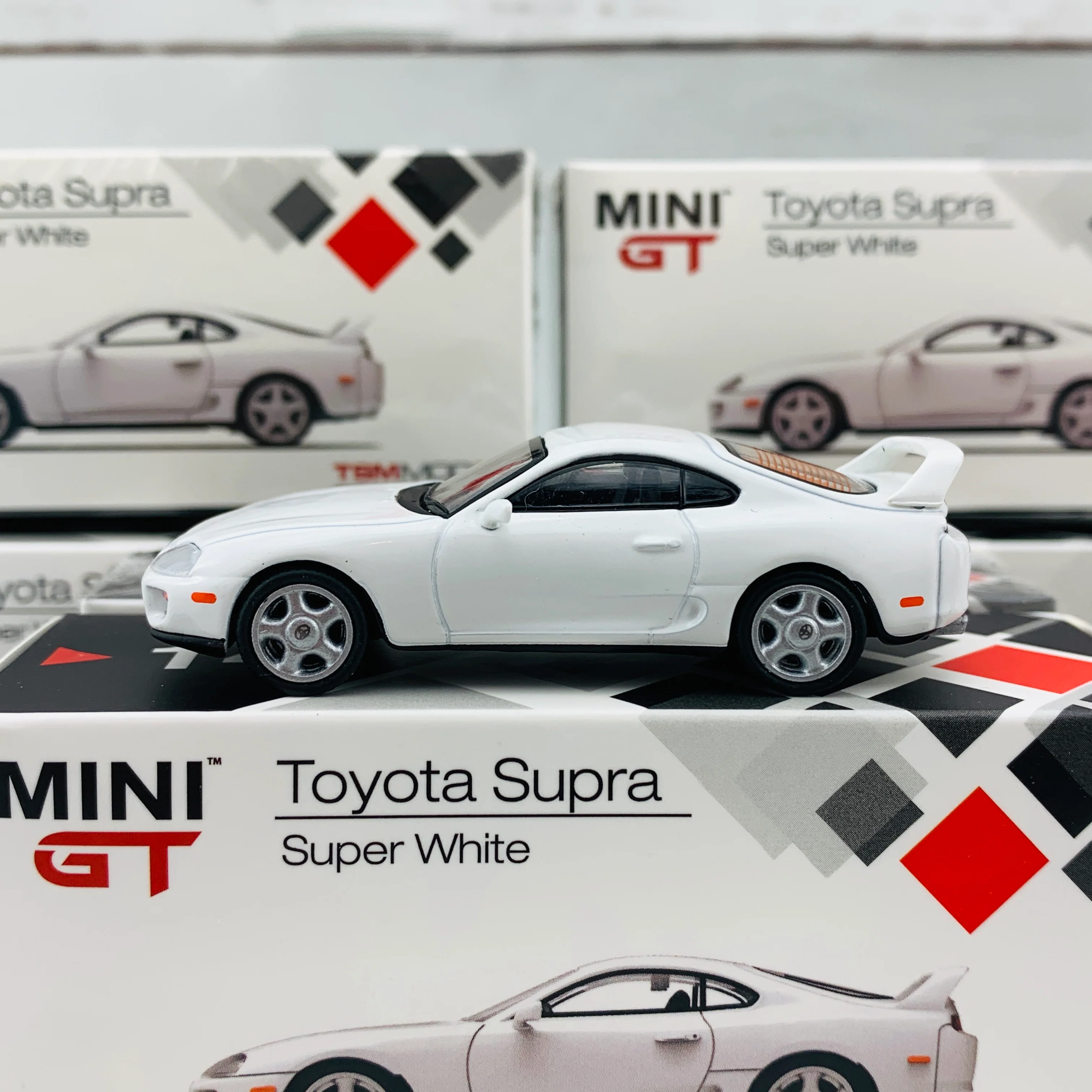MINI GT 1/64 Toyota Supra JZA80 Super White RHD MGT00014-R - Image 2
