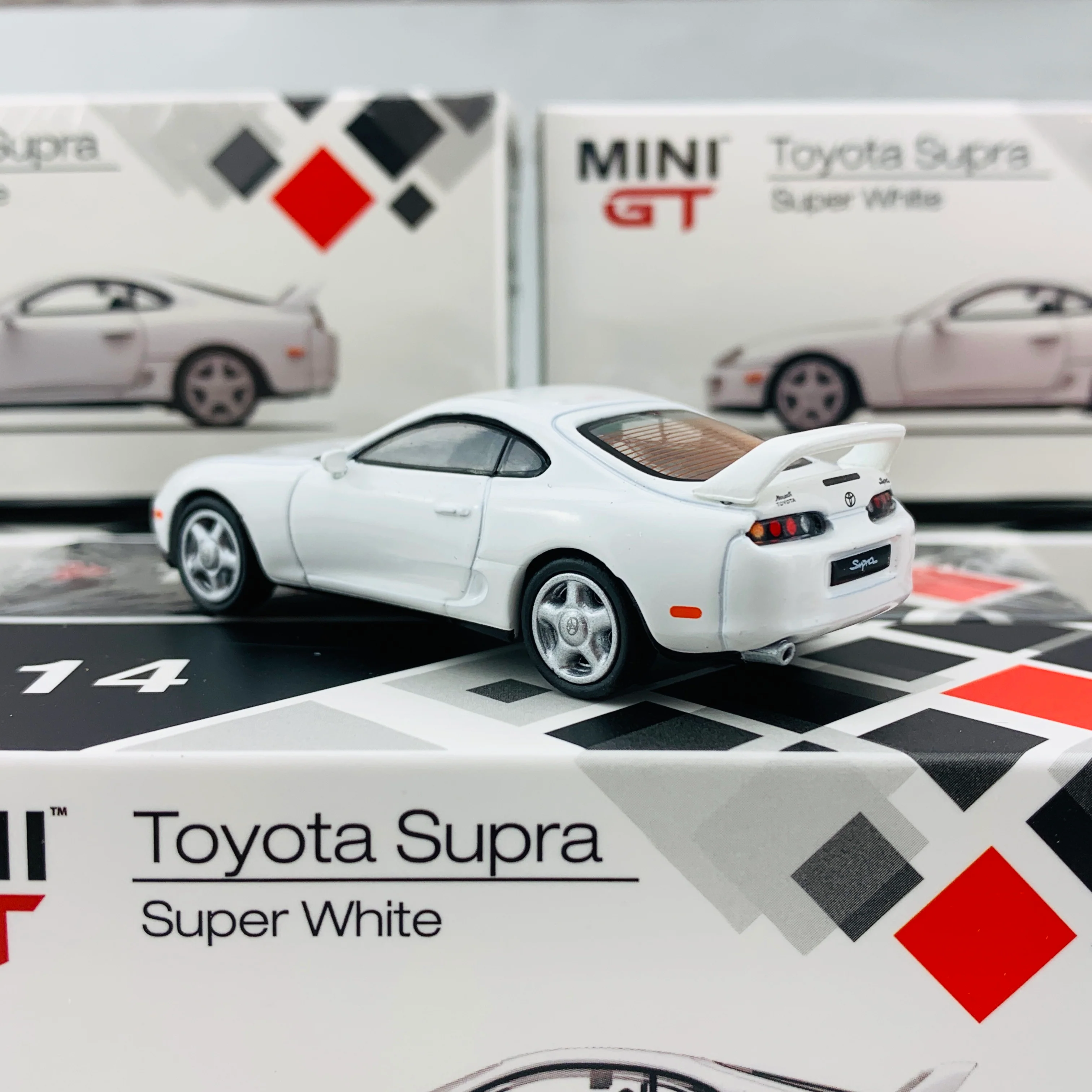 MINI GT 1/64 Toyota Supra JZA80 Super White RHD MGT00014-R - Image 3