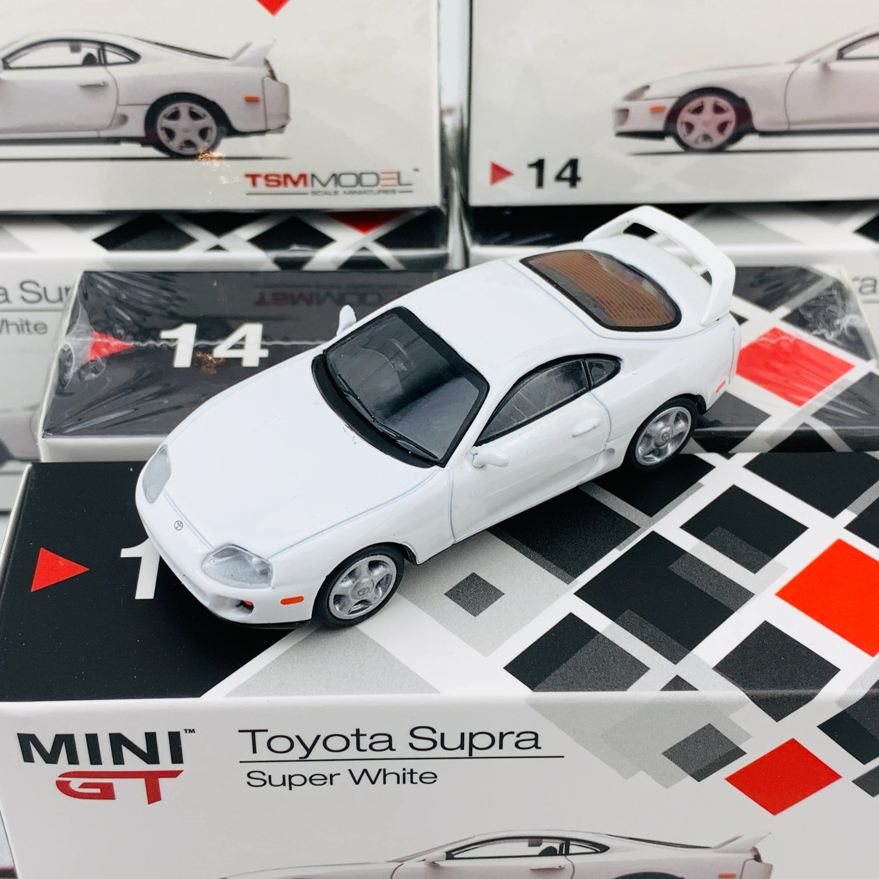 MINI GT 1/64 Toyota Supra JZA80 Super White RHD MGT00014-R - Image 4