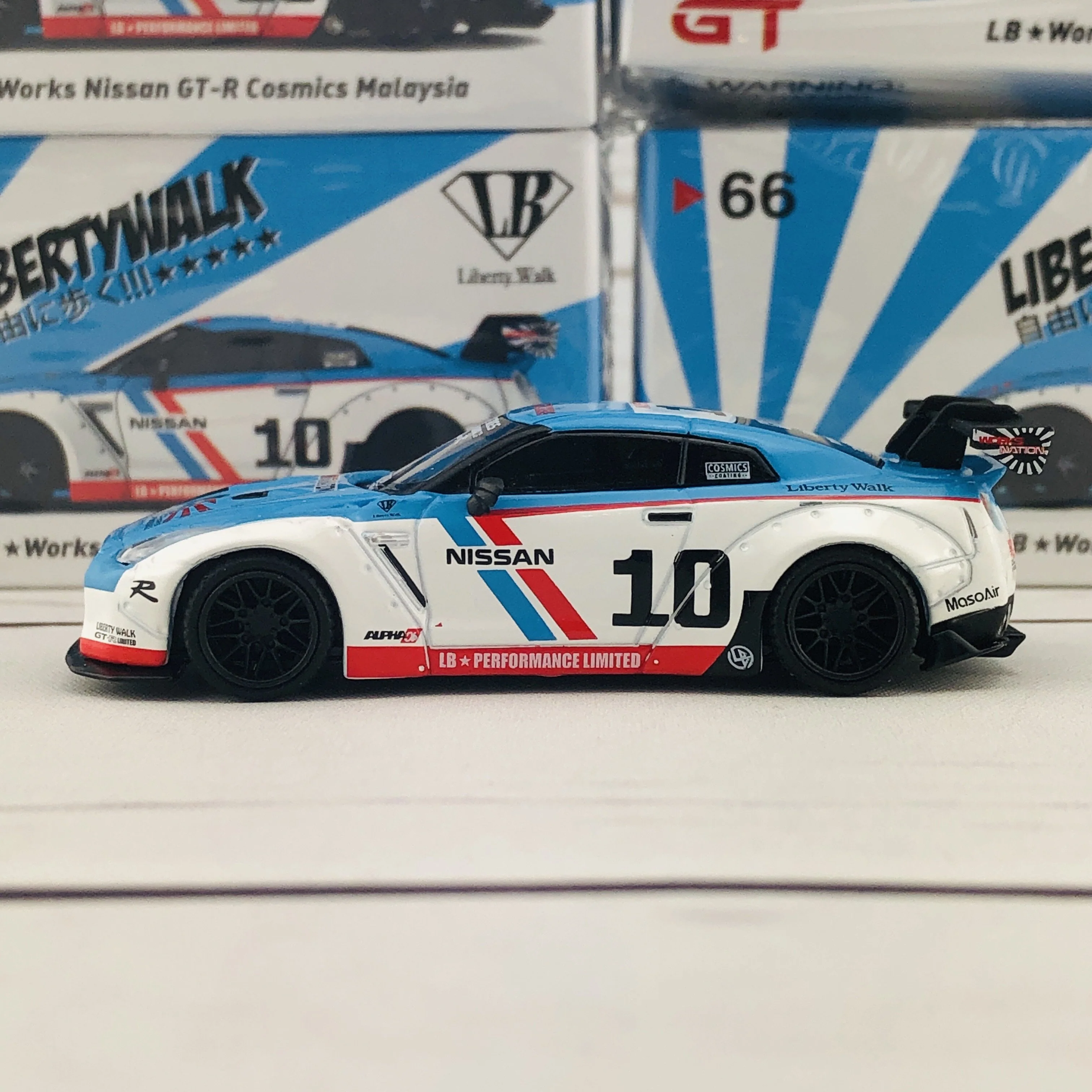 MINI GT LIBERTYWALK LB★WORKS Nissan GTR (R35) Cosmics Malaysia RHD MGT00066-R - Image 2