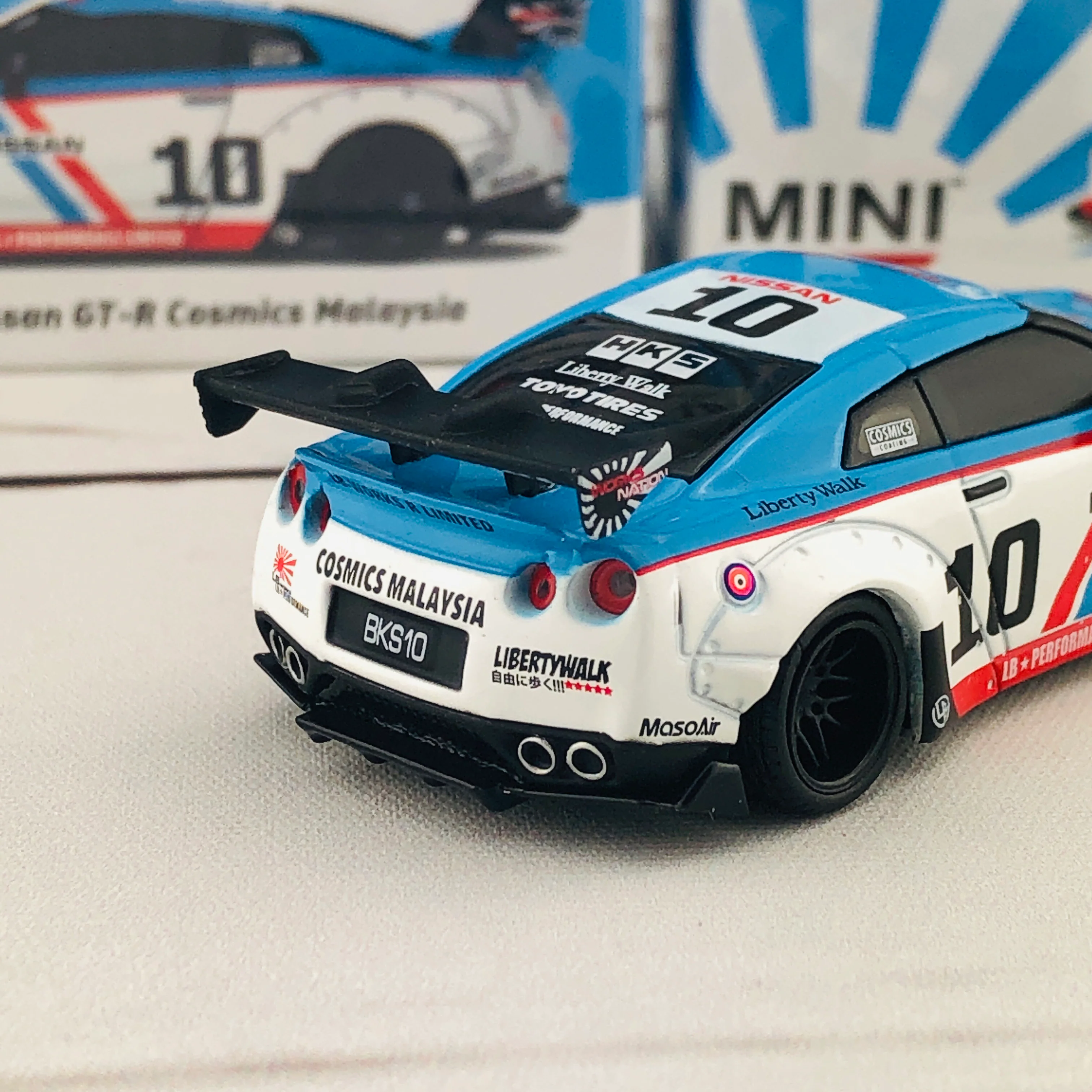 MINI GT LIBERTYWALK LB★WORKS Nissan GTR (R35) Cosmics Malaysia RHD MGT00066-R - Image 5
