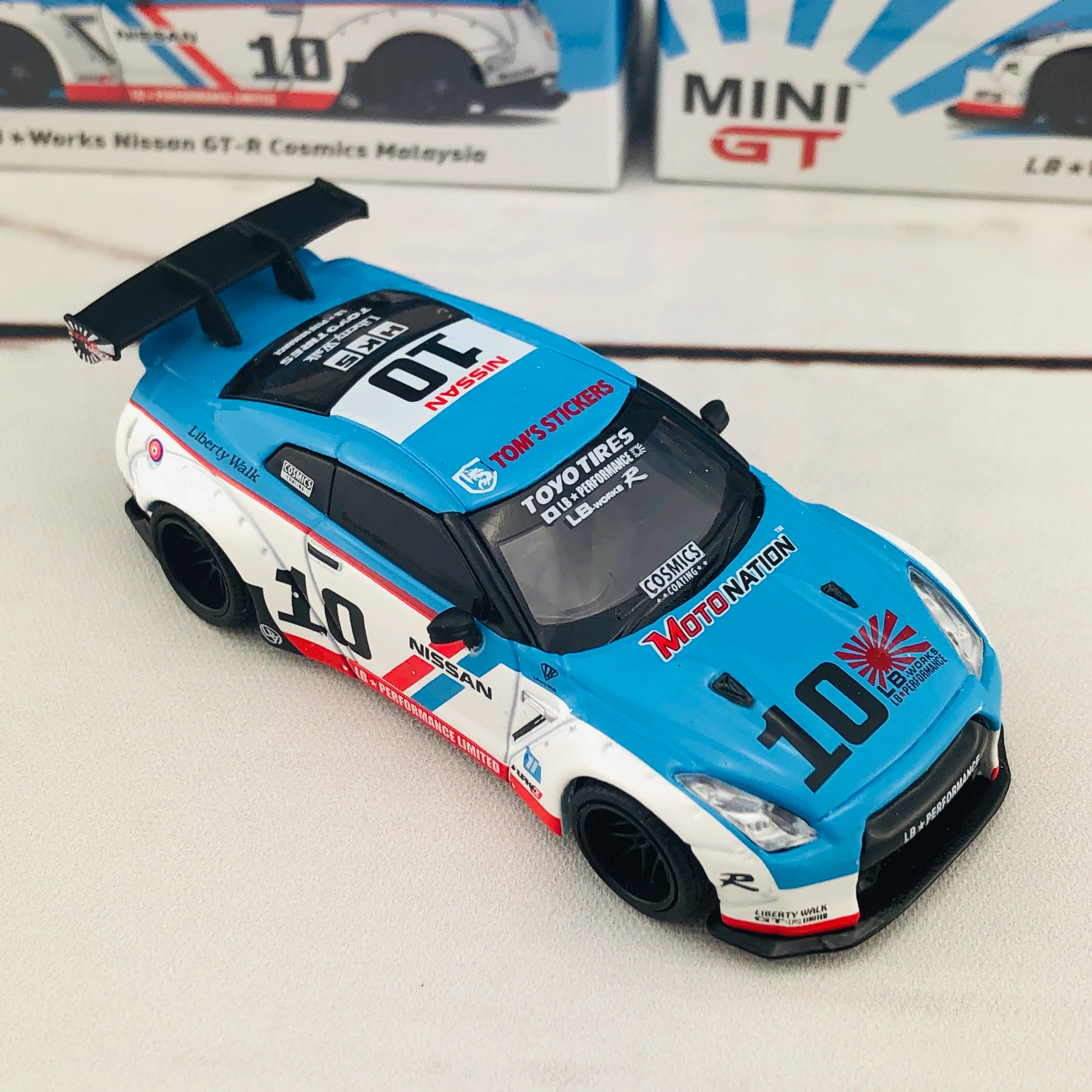 MINI GT LIBERTYWALK LB★WORKS Nissan GTR (R35) Cosmics Malaysia RHD MGT00066-R - Image 6