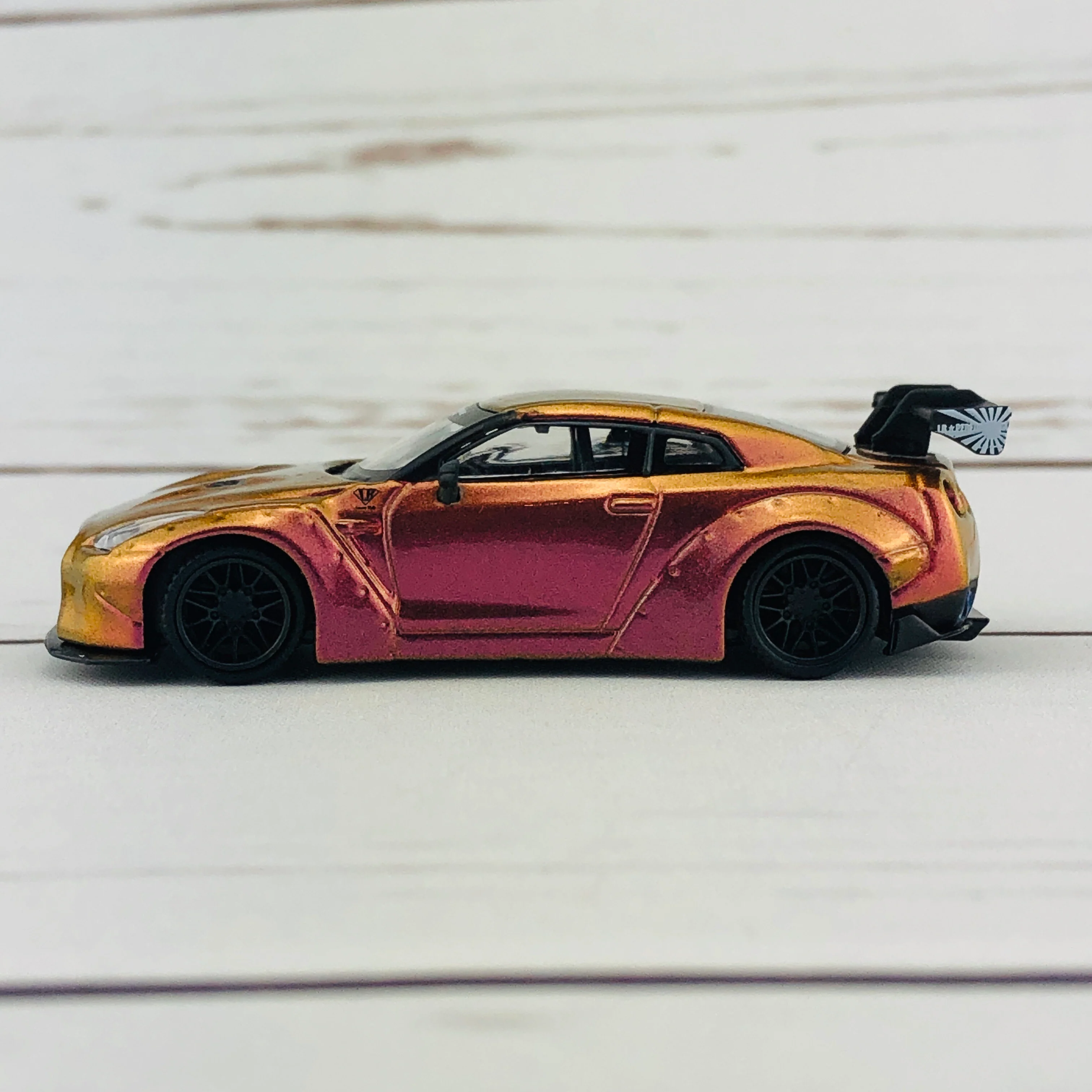 MINI GT LIBERTYWALK LB★WORKS Nissan GTR (R35) Magic Bronze RHD MGT00033-R - Image 2