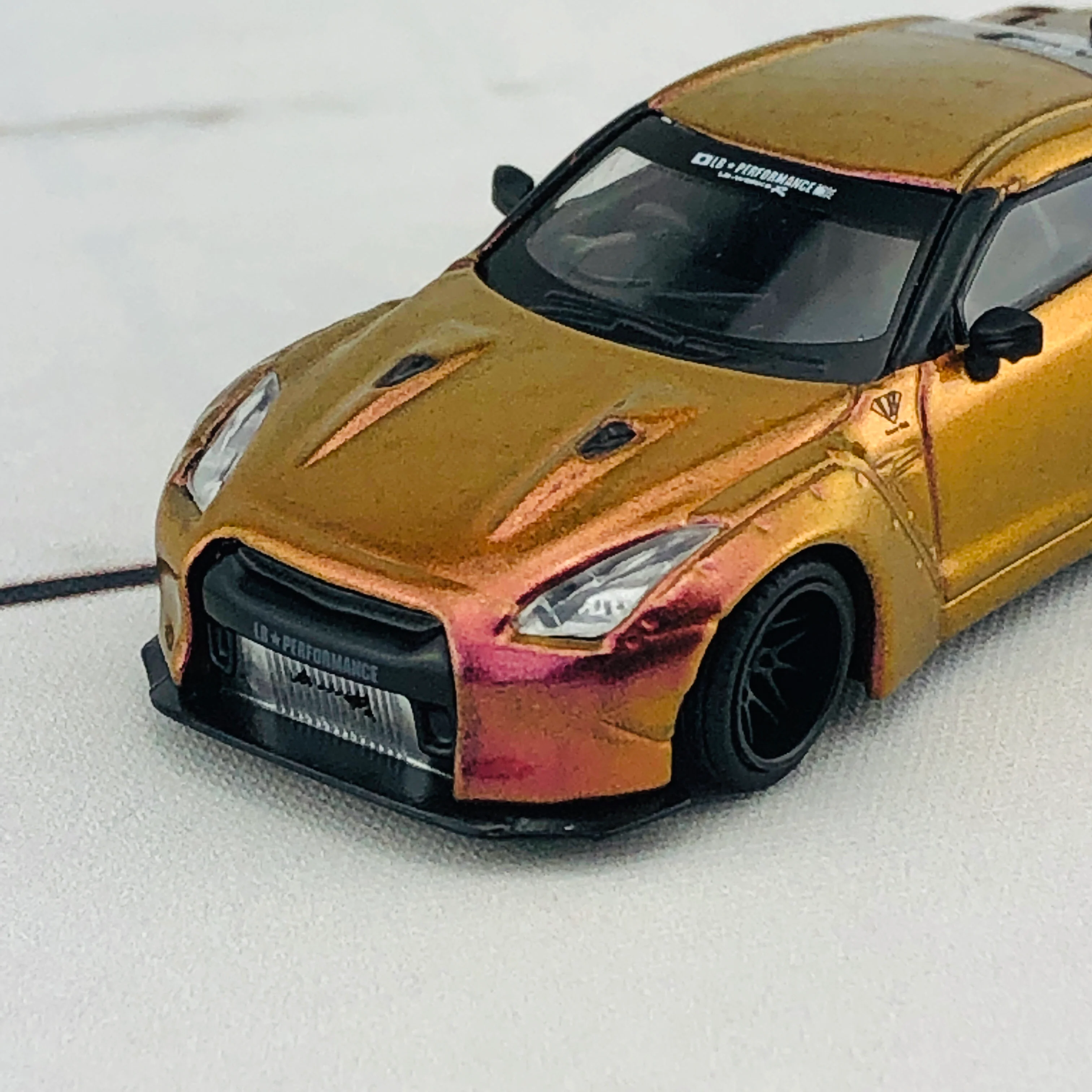 MINI GT LIBERTYWALK LB★WORKS Nissan GTR (R35) Magic Bronze RHD MGT00033-R - Image 4