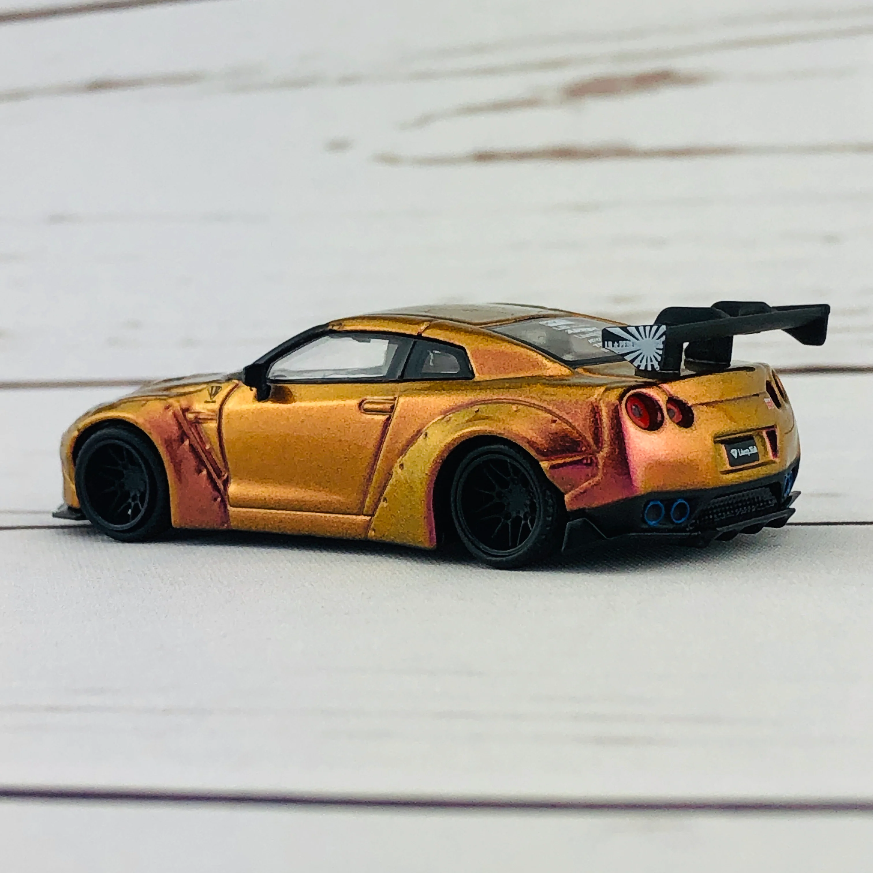MINI GT LIBERTYWALK LB★WORKS Nissan GTR (R35) Magic Bronze RHD MGT00033-R - Image 5