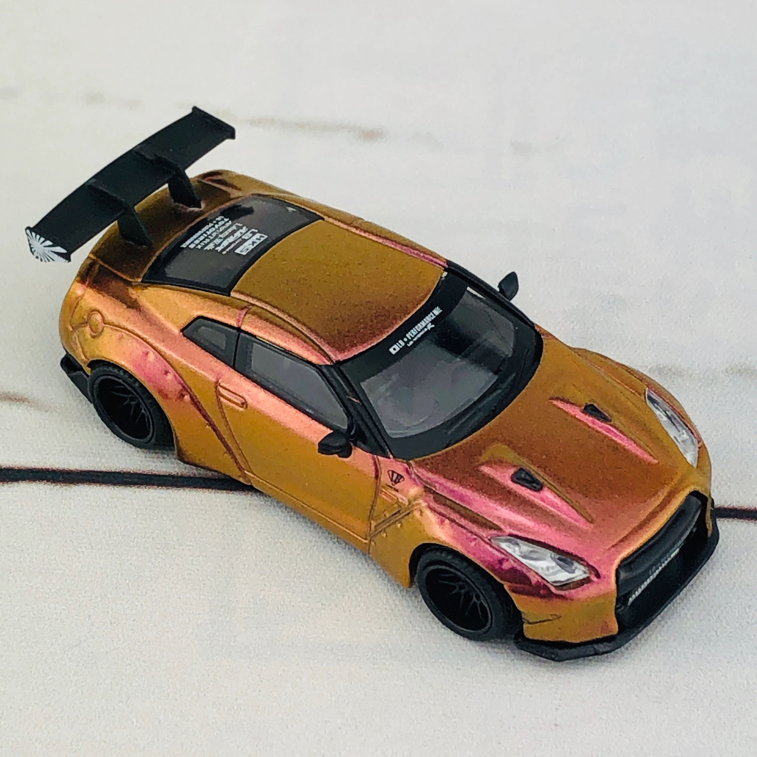 MINI GT LIBERTYWALK LB★WORKS Nissan GTR (R35) Magic Bronze RHD MGT00033-R - Image 7