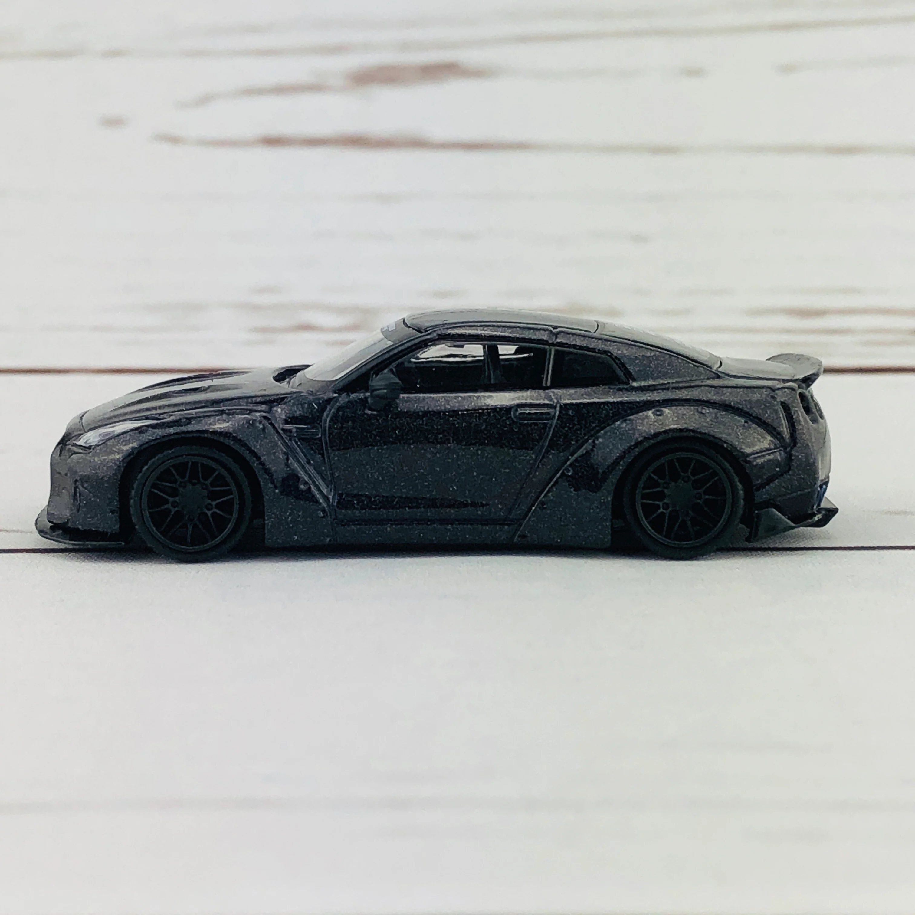 MINI GT LIBERTYWALK LB★WORKS Nissan GTR (R35) Magic Grey LHD MGT00035-L - Image 3